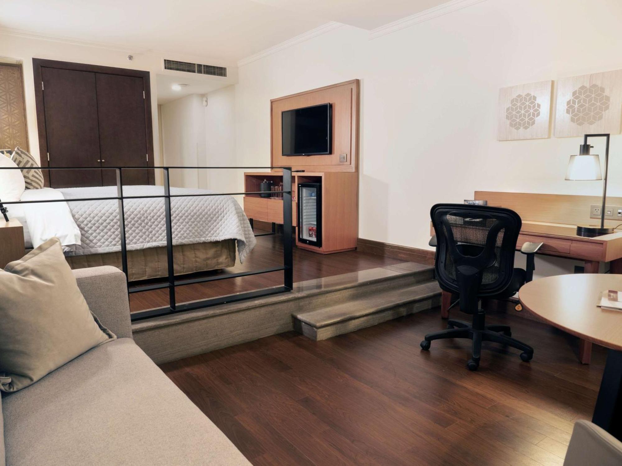 Ms Milenium Monterrey Curio Collection By Hilton Hotel 4*
