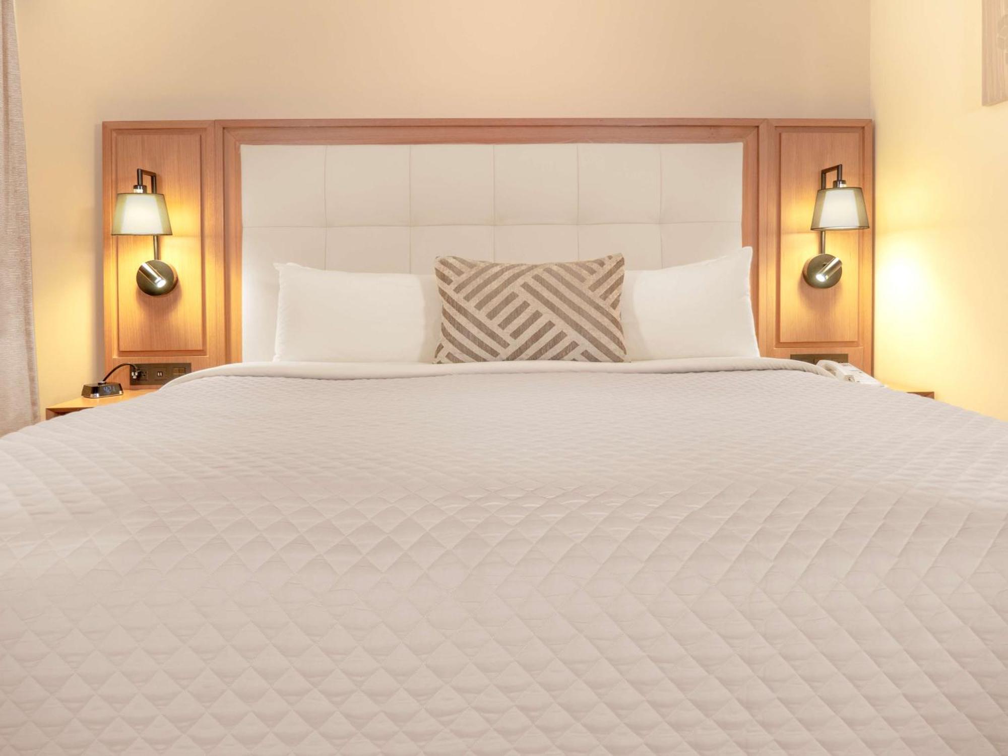 Ms Milenium Monterrey Curio Collection By Hilton Hotel