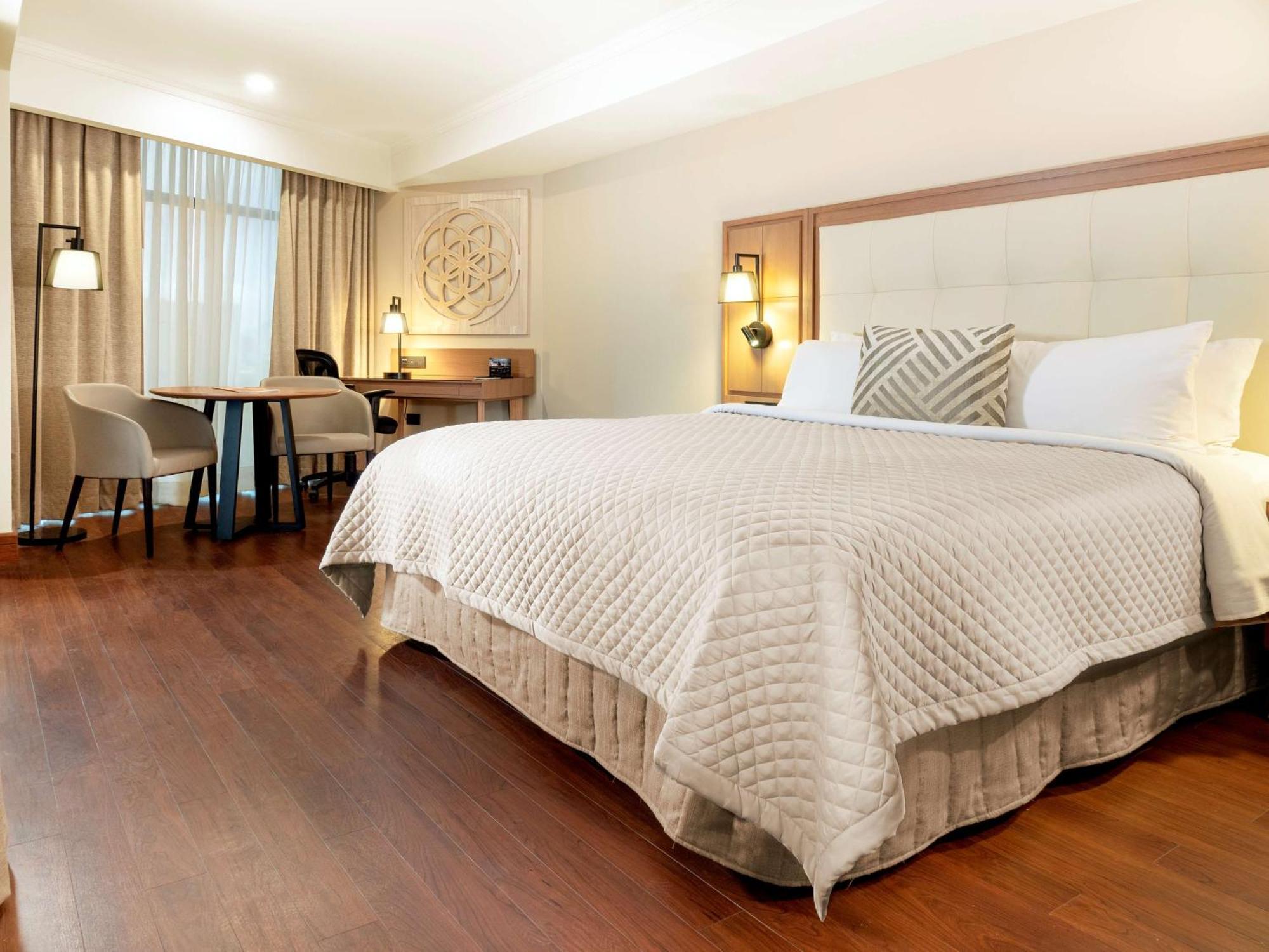 Ms Milenium Monterrey Curio Collection By Hilton