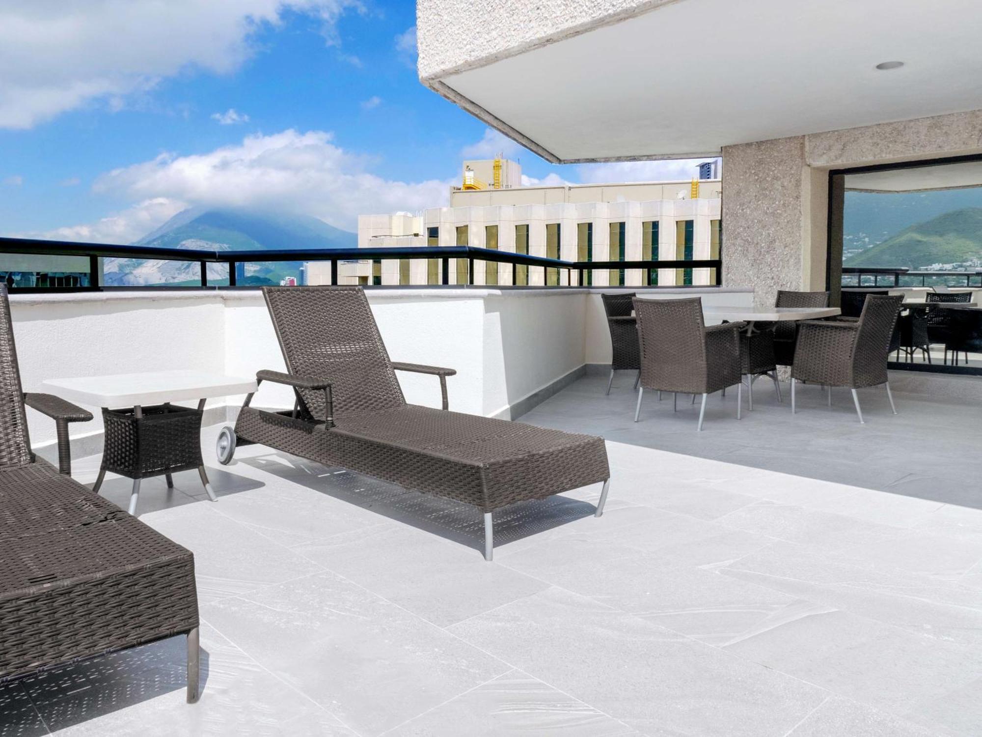 Ms Milenium Monterrey Curio Collection By Hilton Hotel 4*