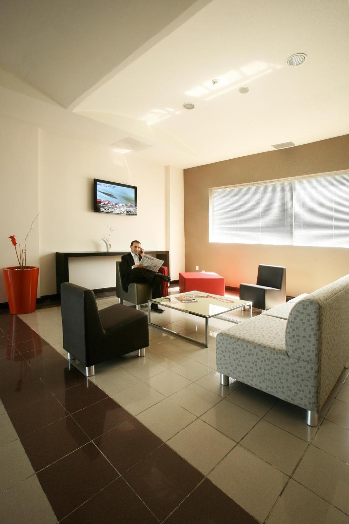 Ibis Monterrey Valle 3*