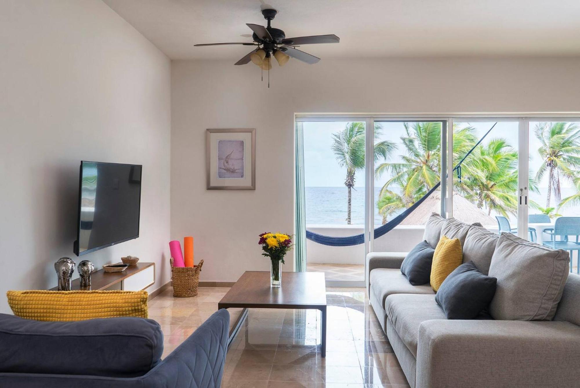 Ocean Front Condominium Holiday home *