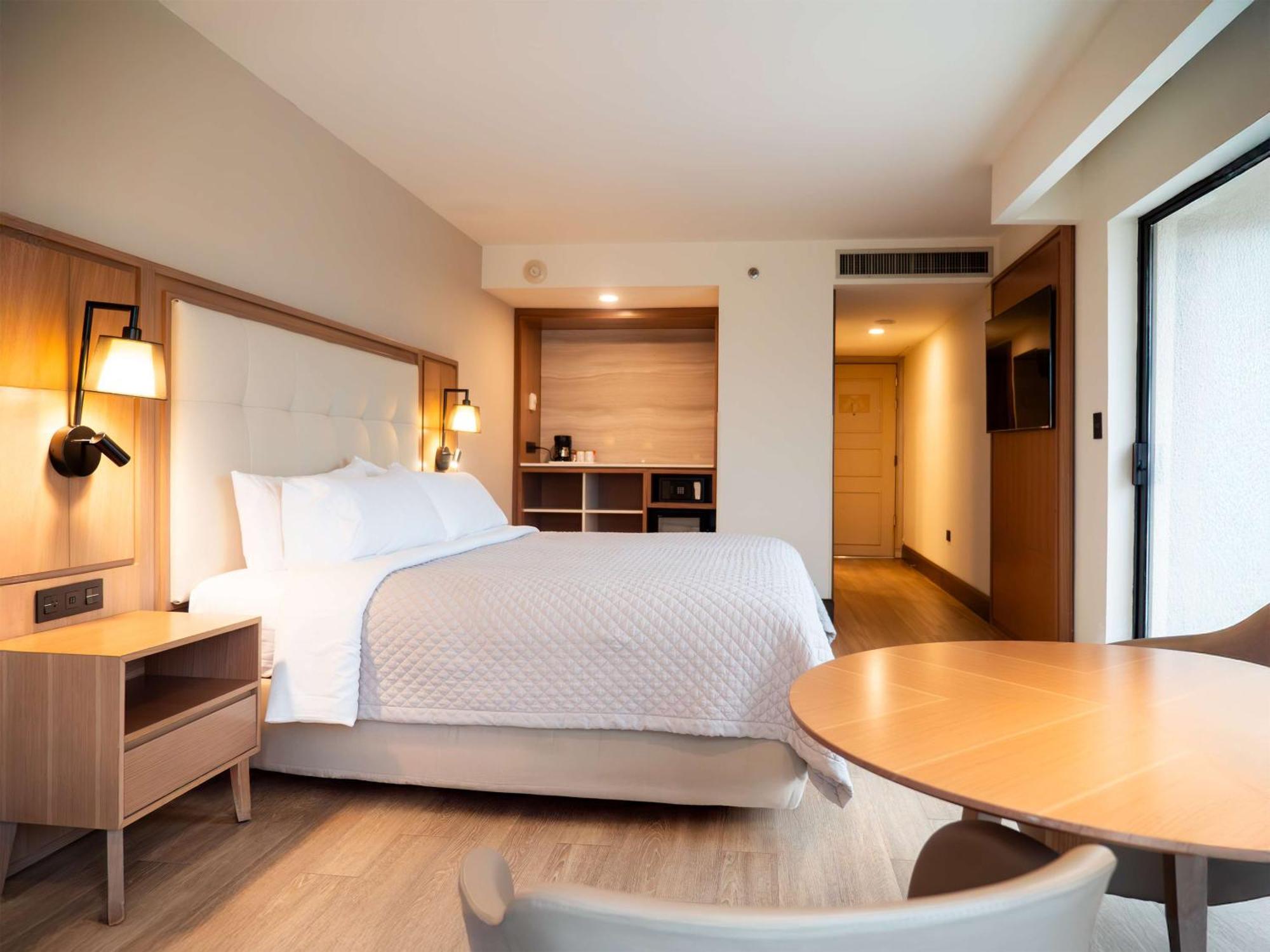 Ms Milenium Monterrey Curio Collection By Hilton Hotel 4*