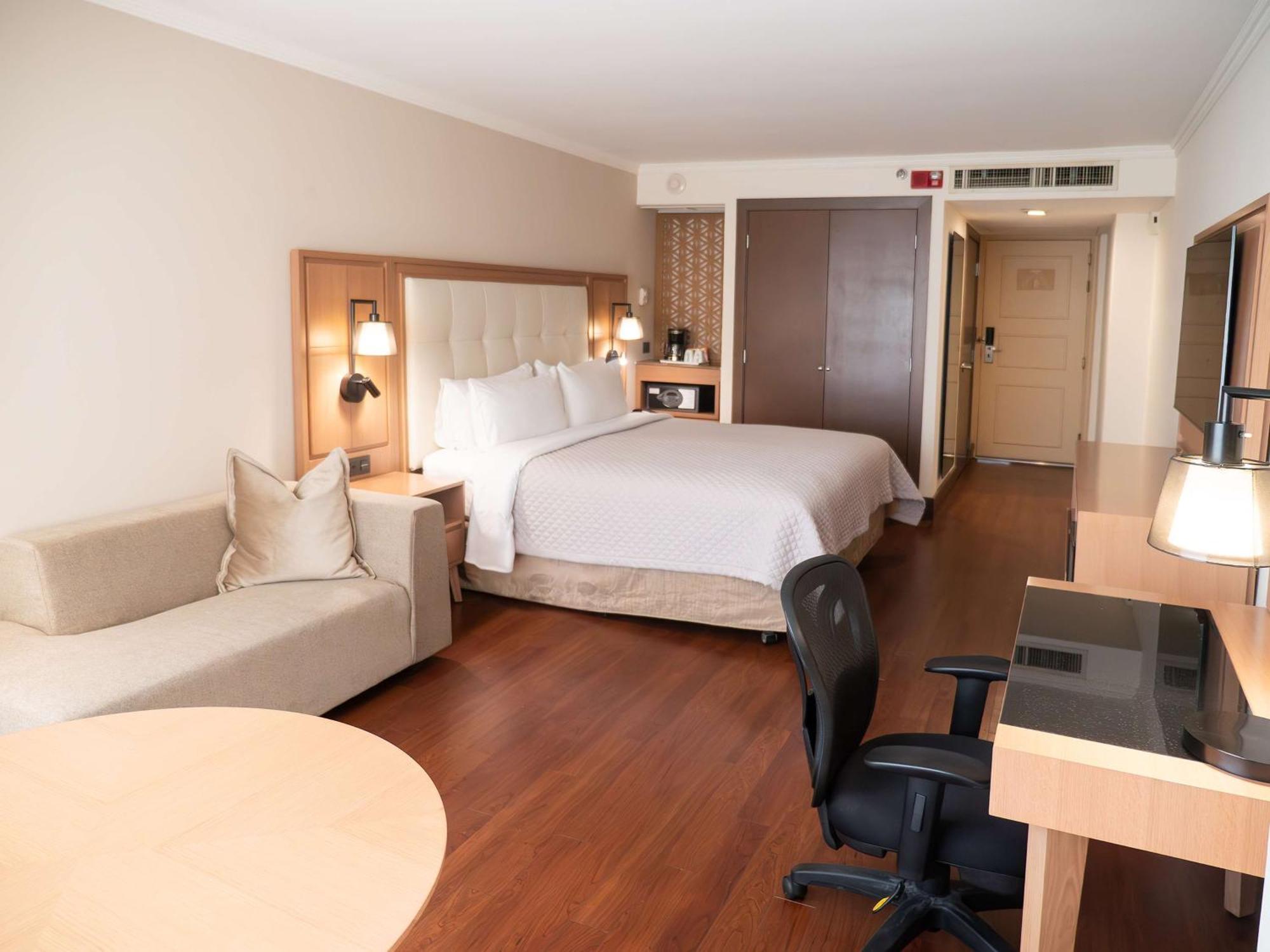 Ms Milenium Monterrey Curio Collection By Hilton 4*