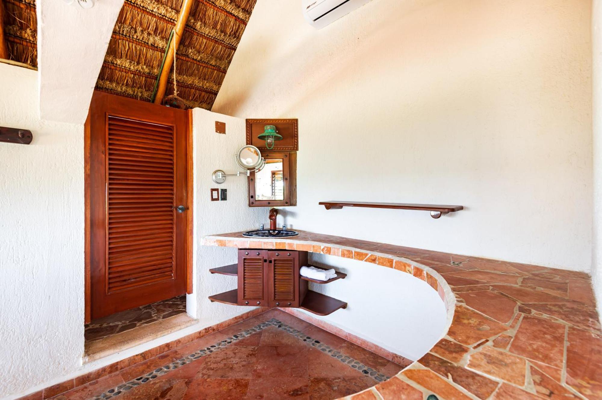 Bella Mar, Oceanfront Escape Guest house *