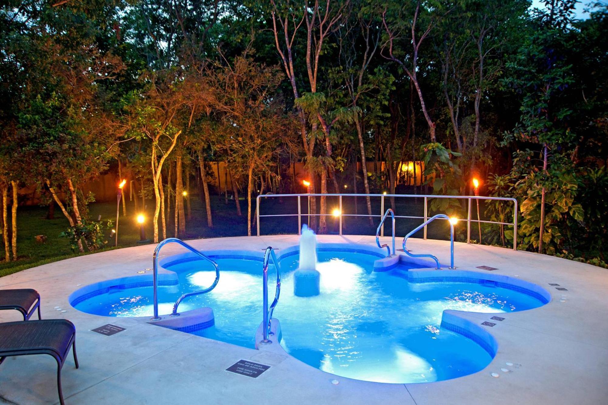 Courtyard By Marriott Cancun Airport 4*