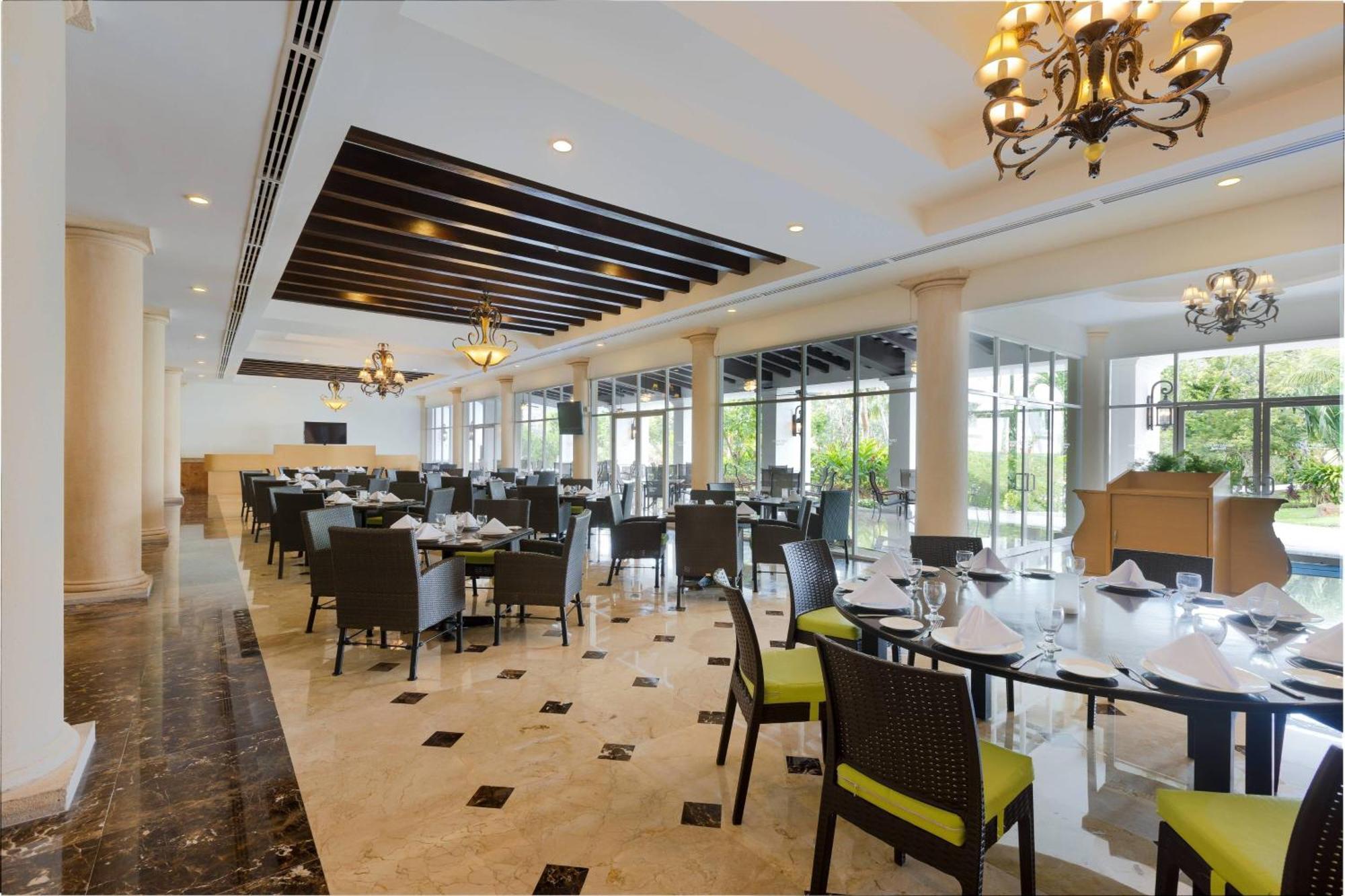 Courtyard By Marriott Cancun Airport Hotel 4*