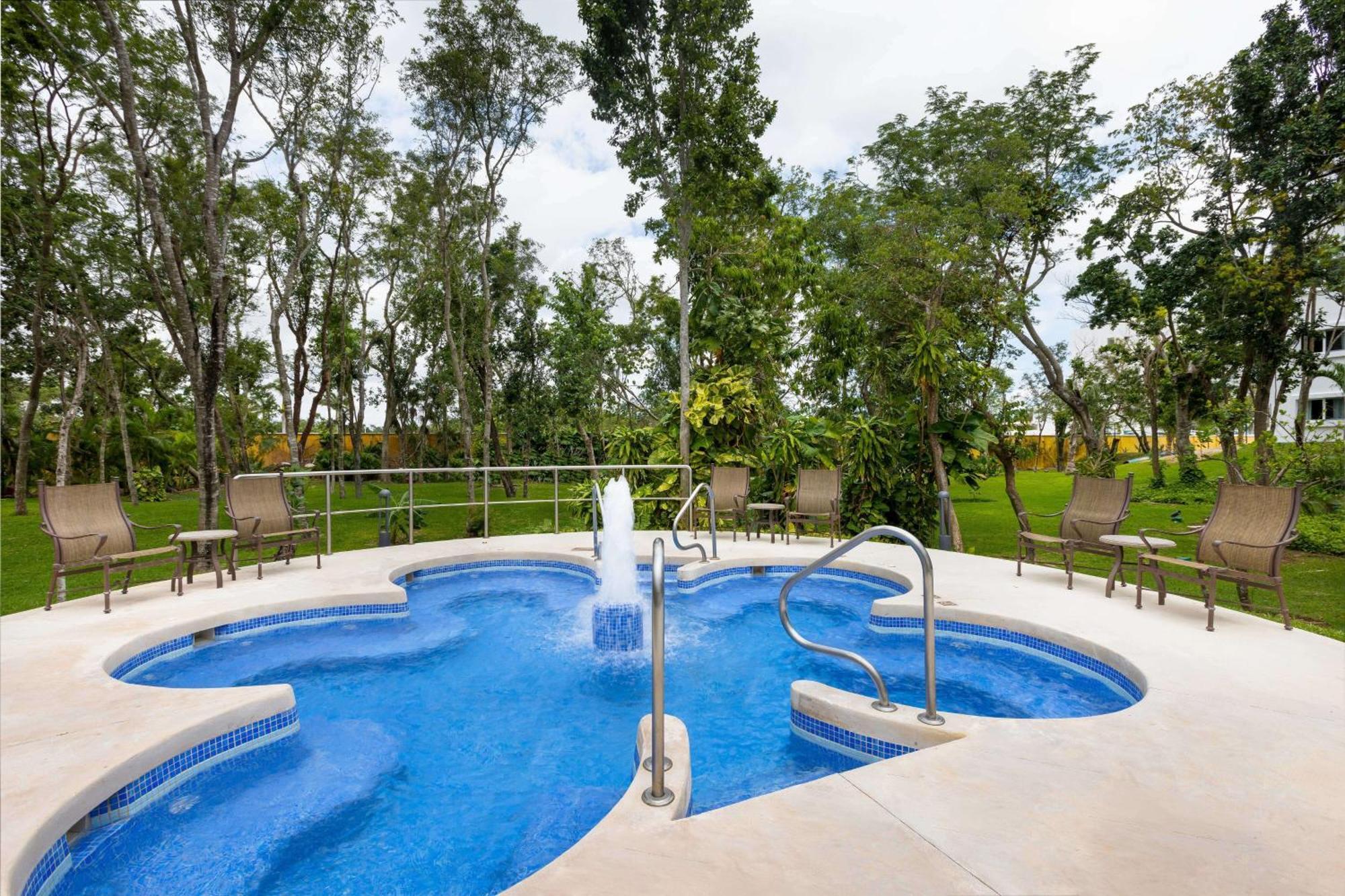 Courtyard By Marriott Cancun Airport Hotel Alfredo V. Bonfil