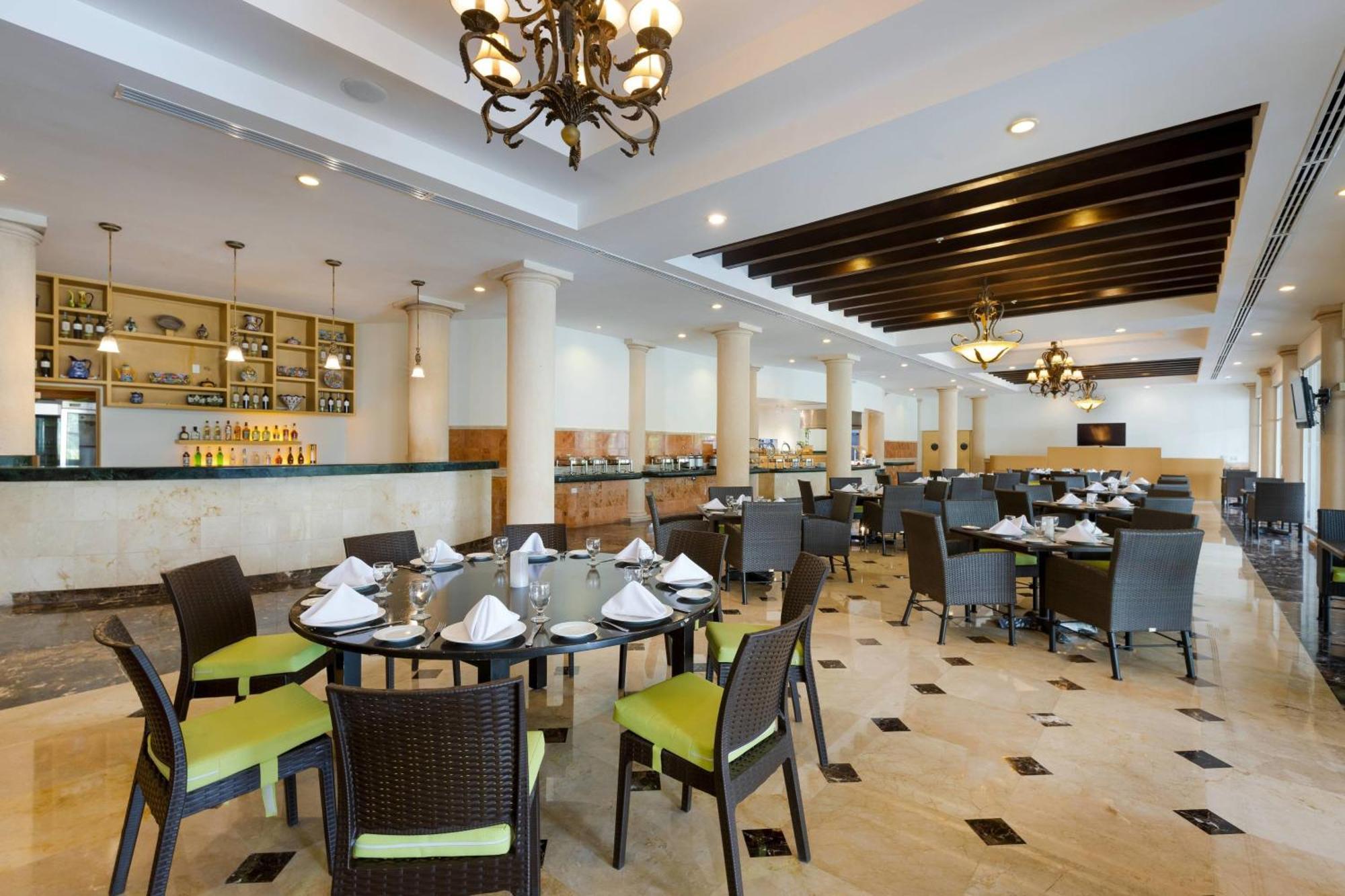 Courtyard By Marriott Cancun Airport Alfredo V. Bonfil