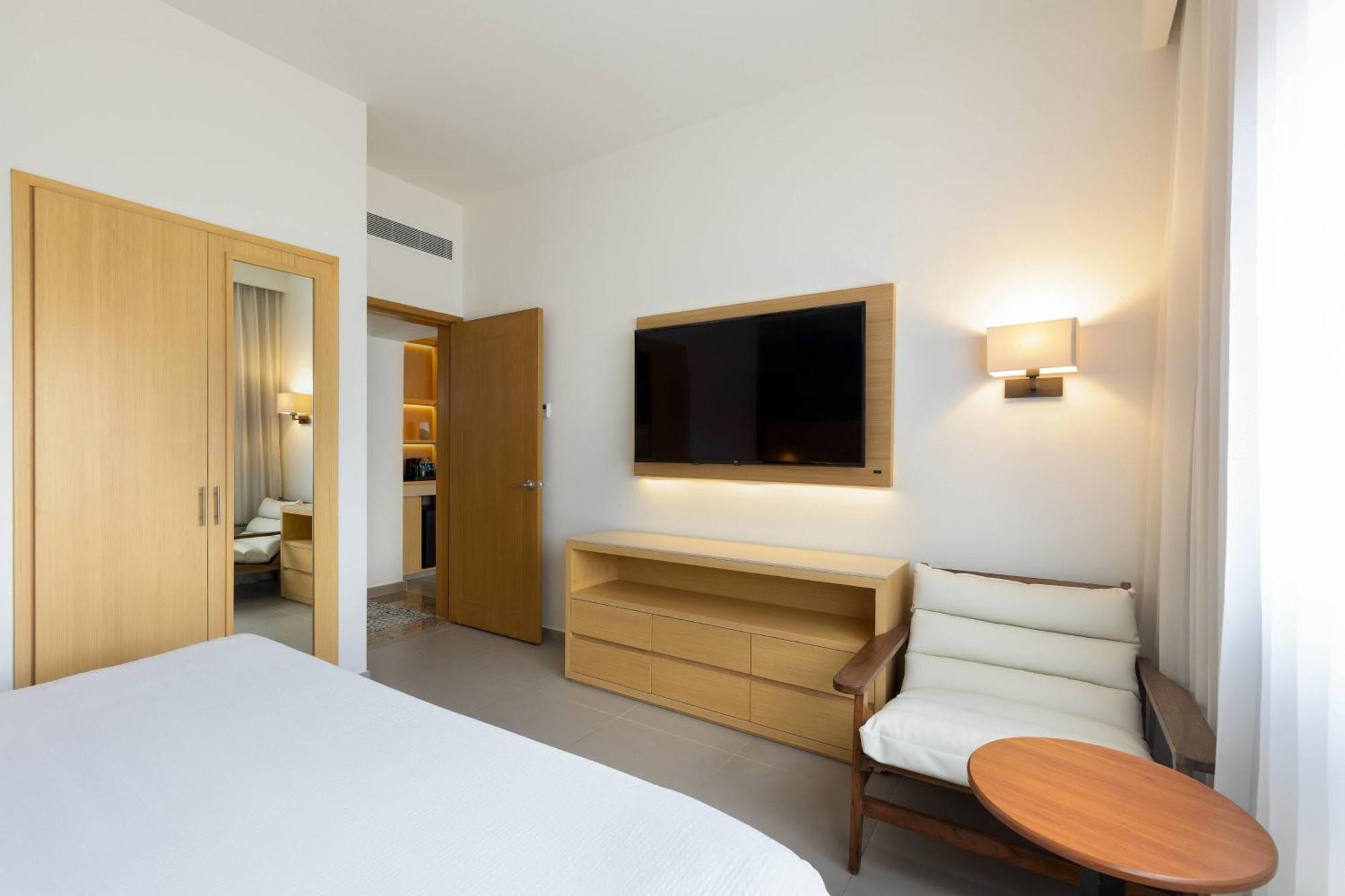 Courtyard By Marriott Cancun Airport Hotel 4*