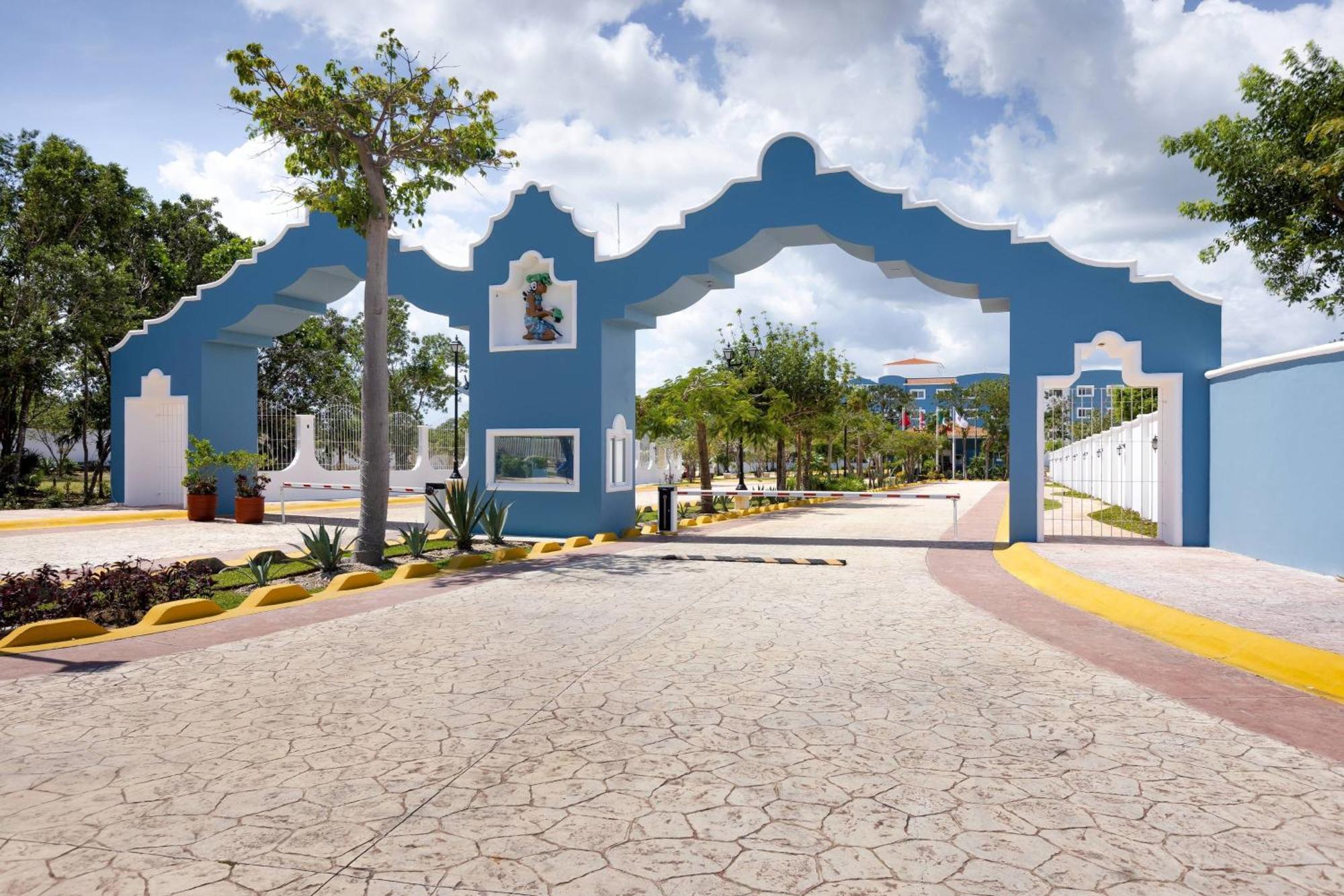 Courtyard By Marriott Cancun Airport Alfredo V. Bonfil