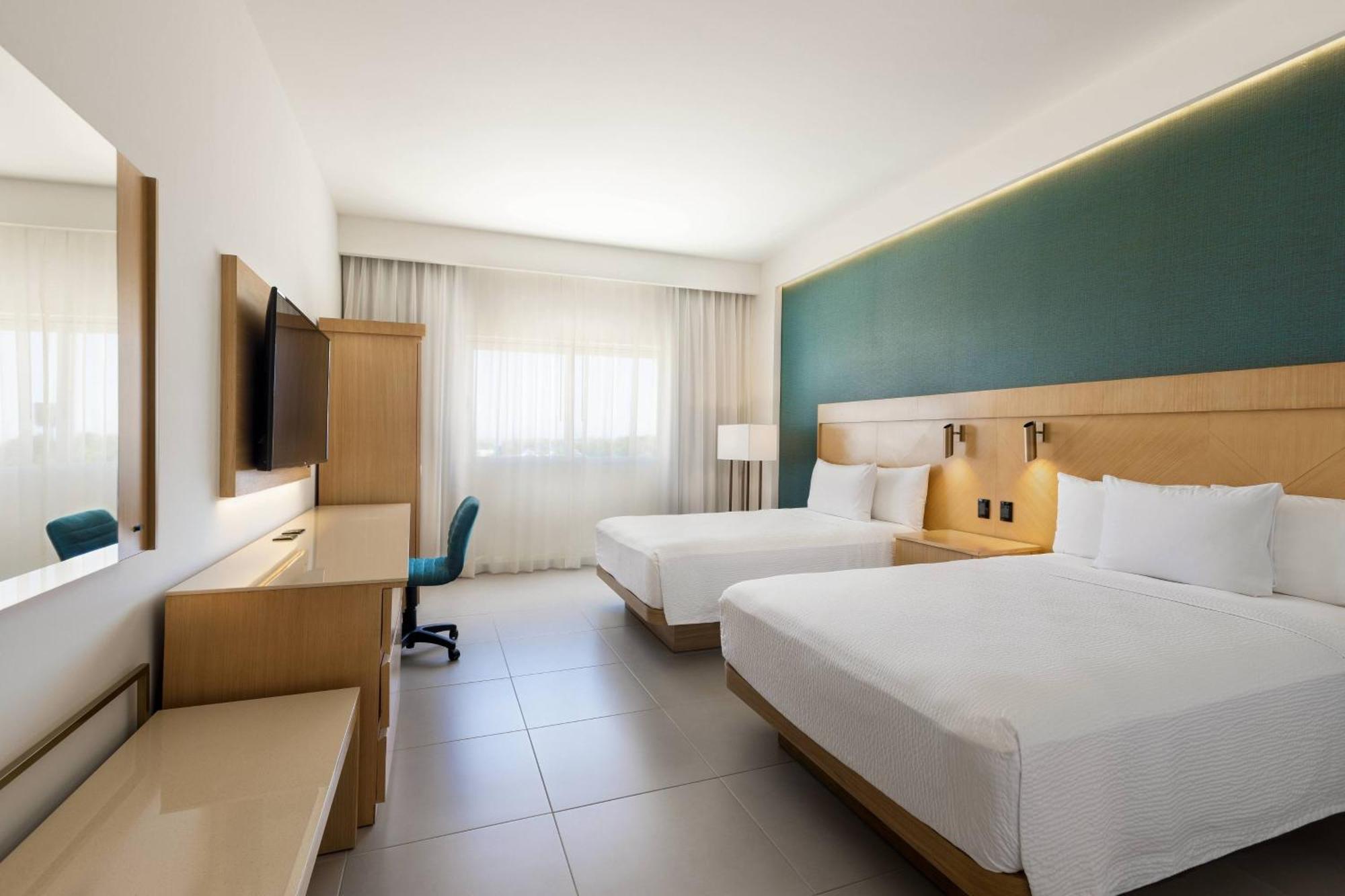 Courtyard By Marriott Cancun Airport Hotel Alfredo V. Bonfil