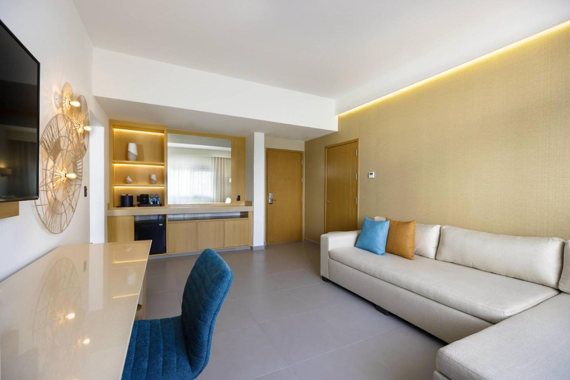 Courtyard By Marriott Cancun Airport 4*