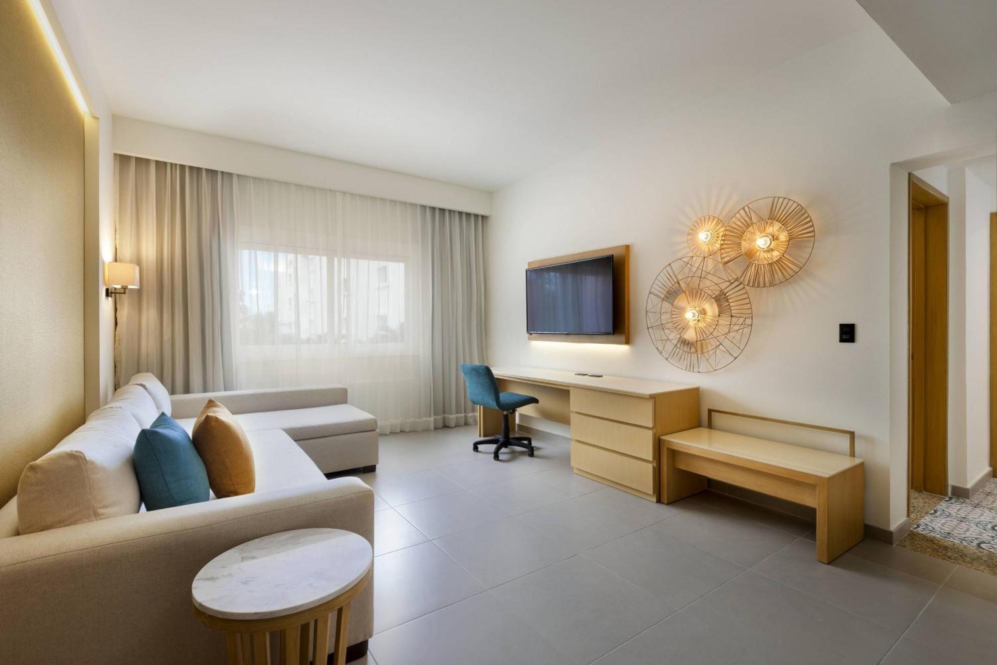 Courtyard By Marriott Cancun Airport Hotel