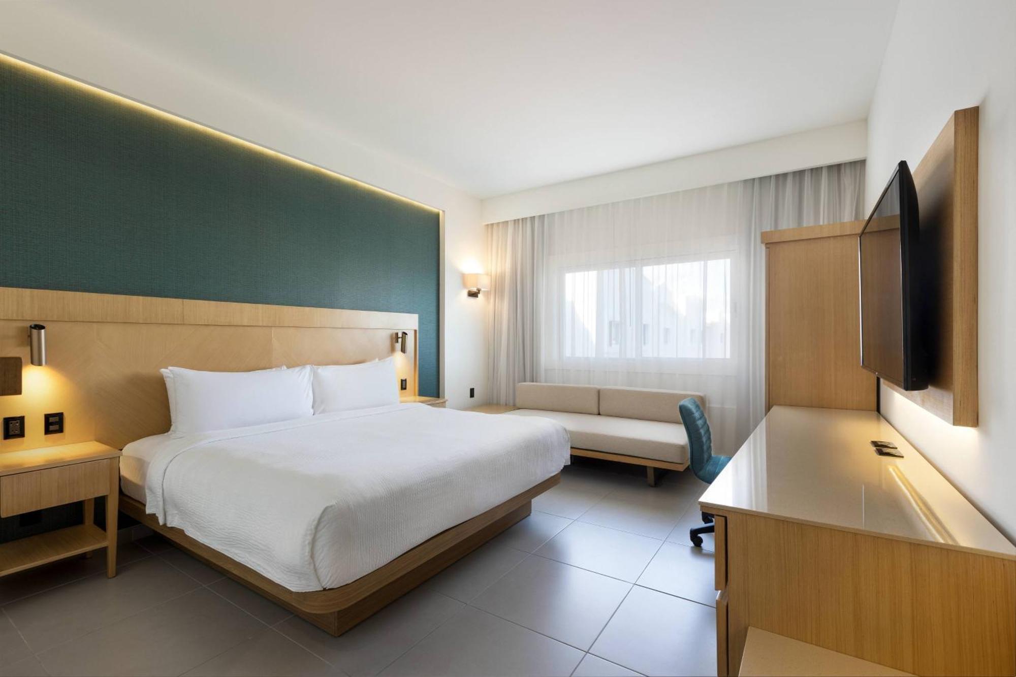 Courtyard By Marriott Cancun Airport Hotel Alfredo V. Bonfil