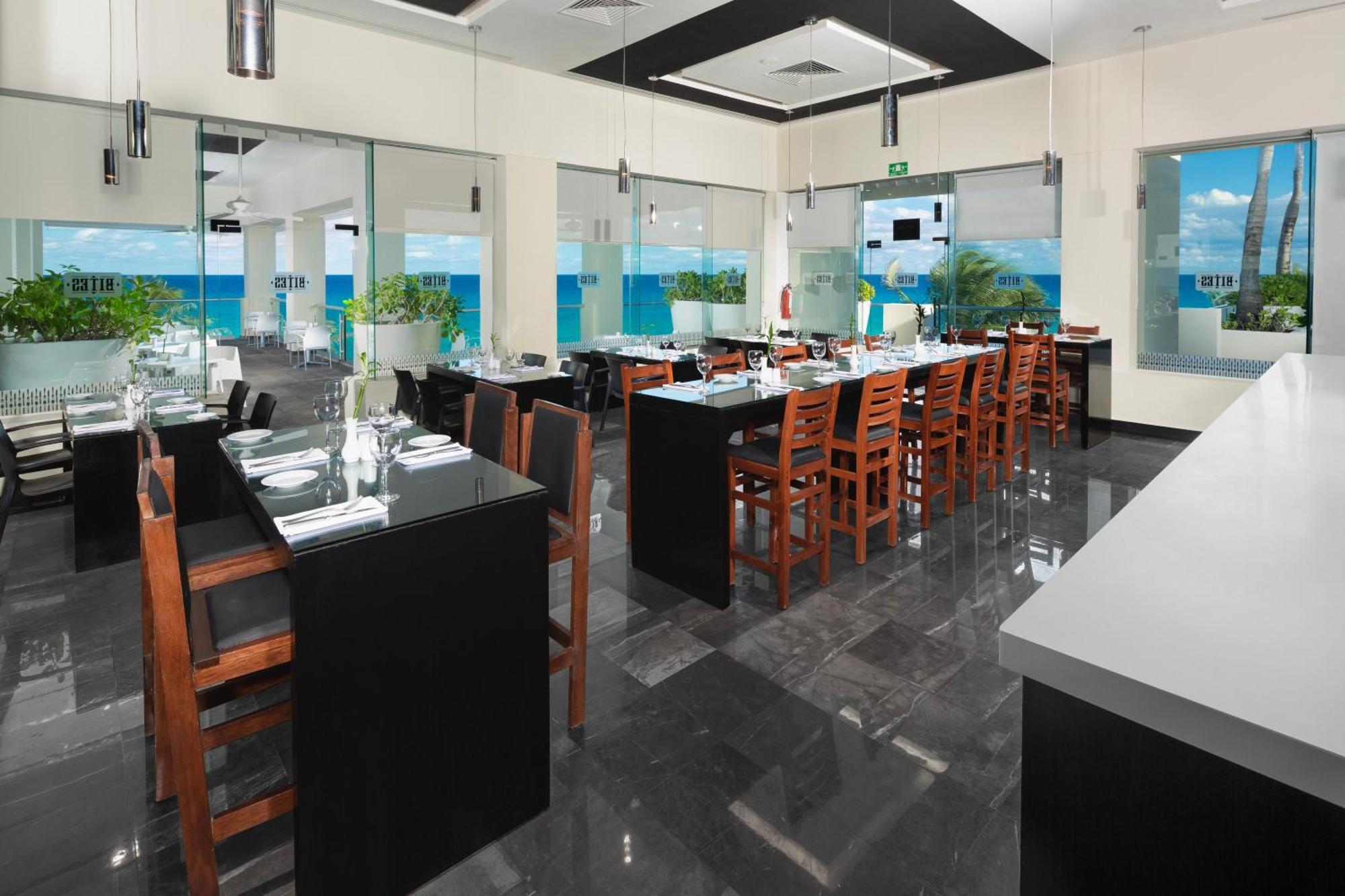 Resort The Pyramid By Oasis Cancun