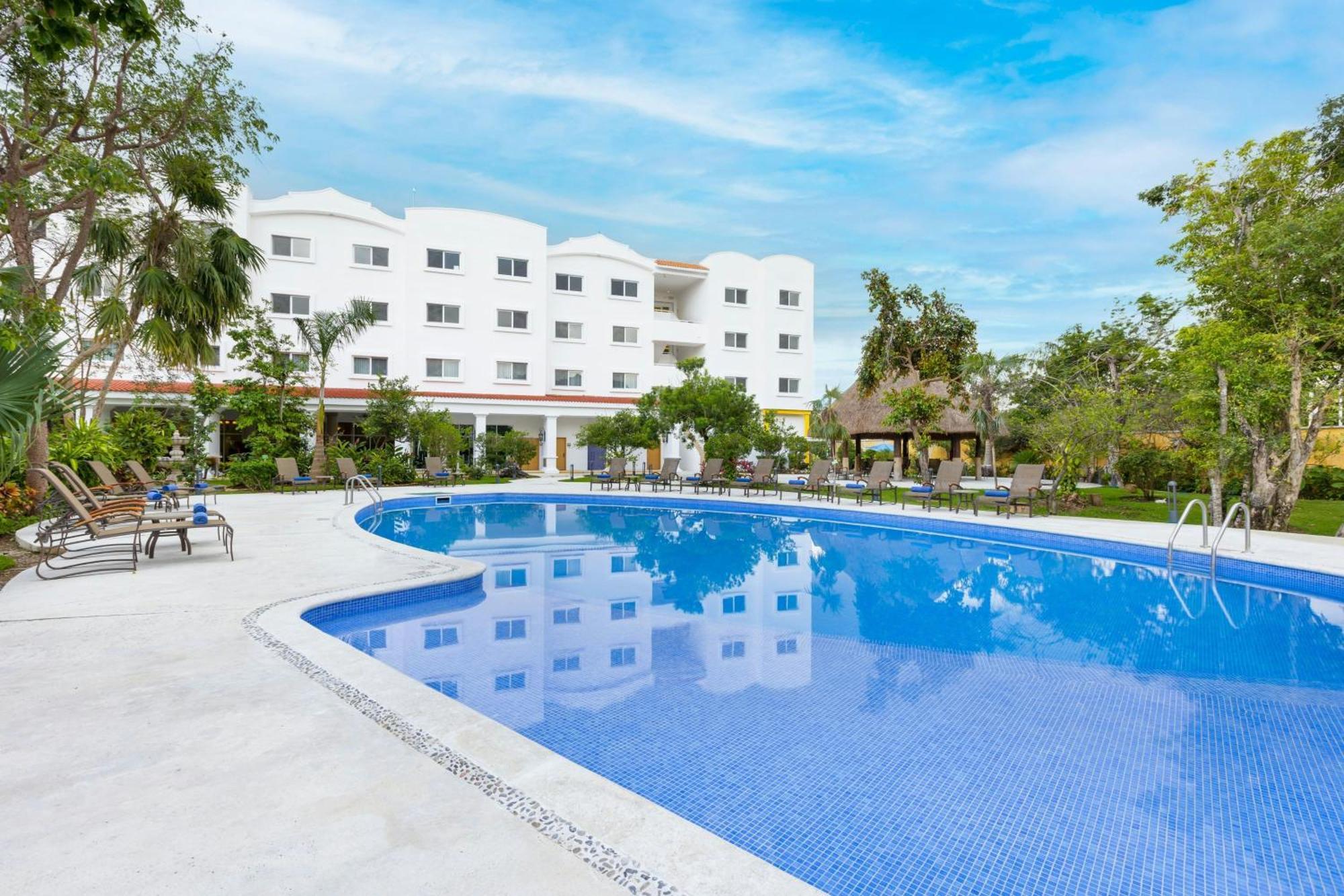 Courtyard By Marriott Cancun Airport