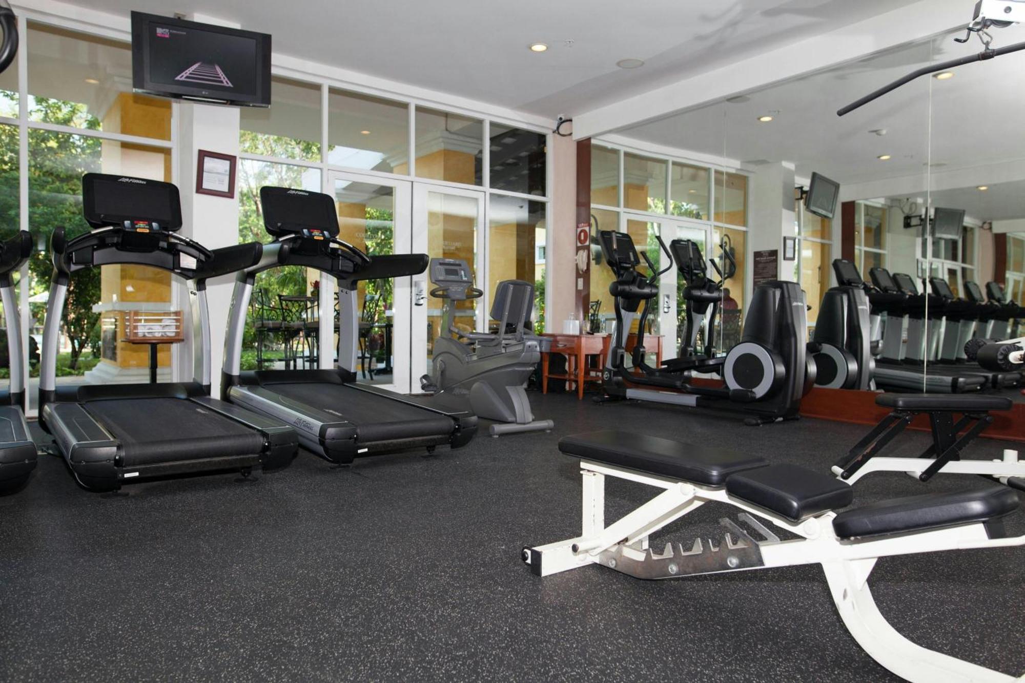 Courtyard By Marriott Cancun Airport Hotel