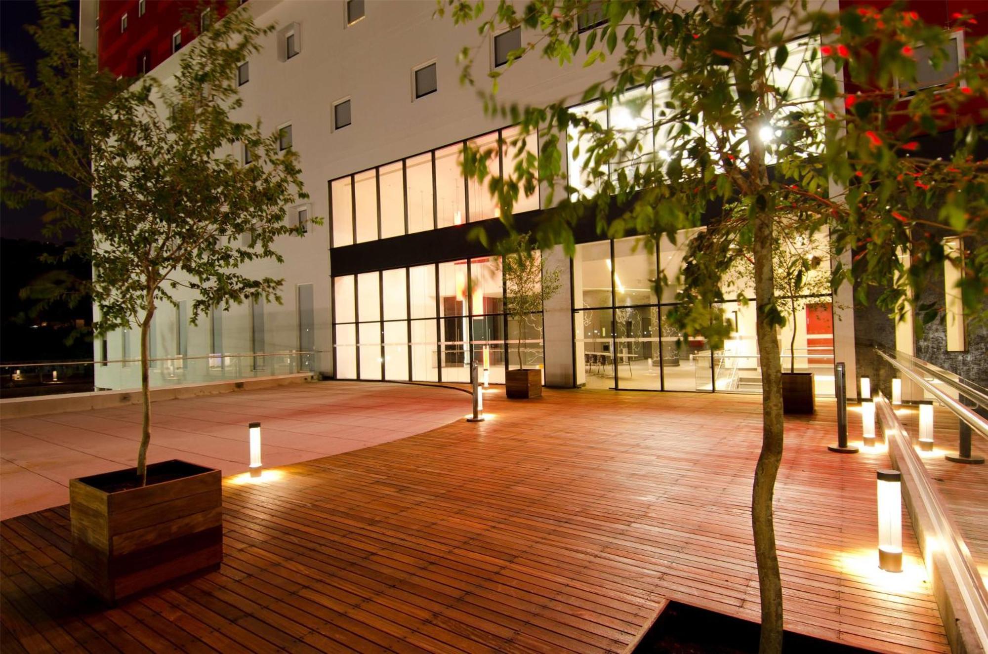 Hotel Ramada Encore By Wyndham Guadalajara Sur