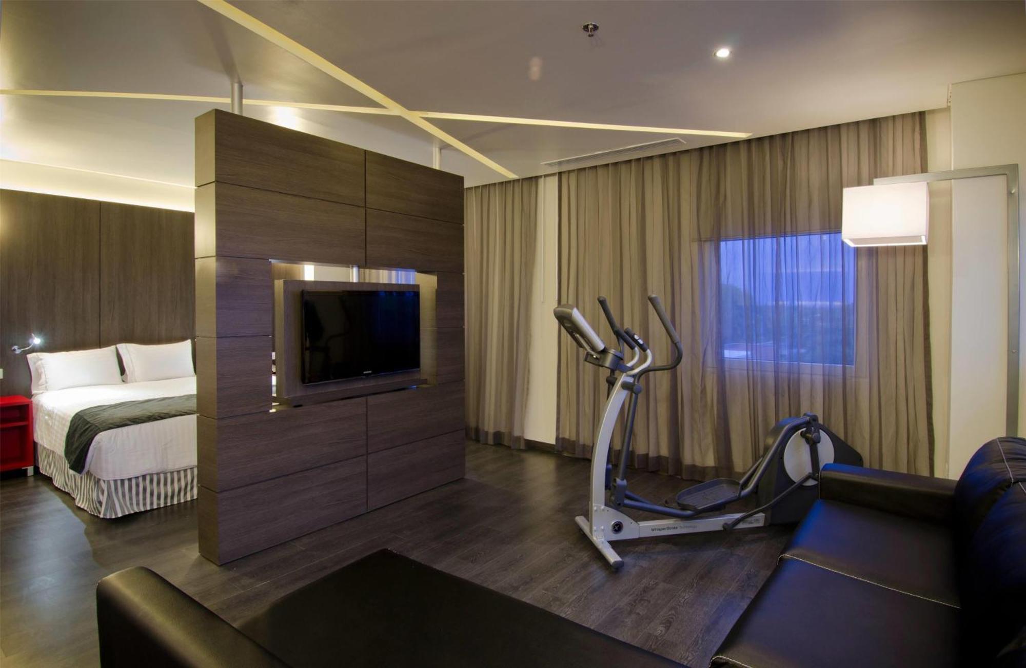 Ramada Encore By Wyndham Guadalajara Sur Palomar