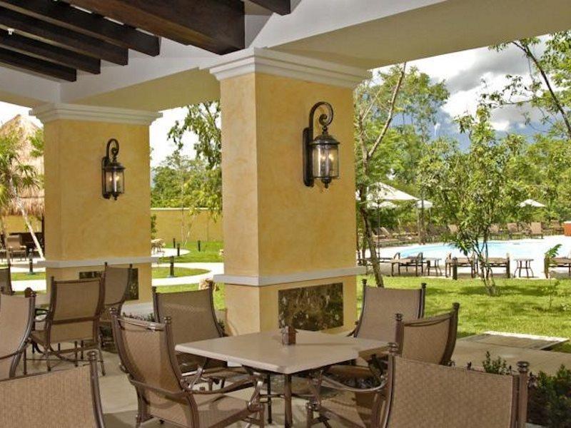 Courtyard By Marriott Cancun Airport Alfredo V. Bonfil
