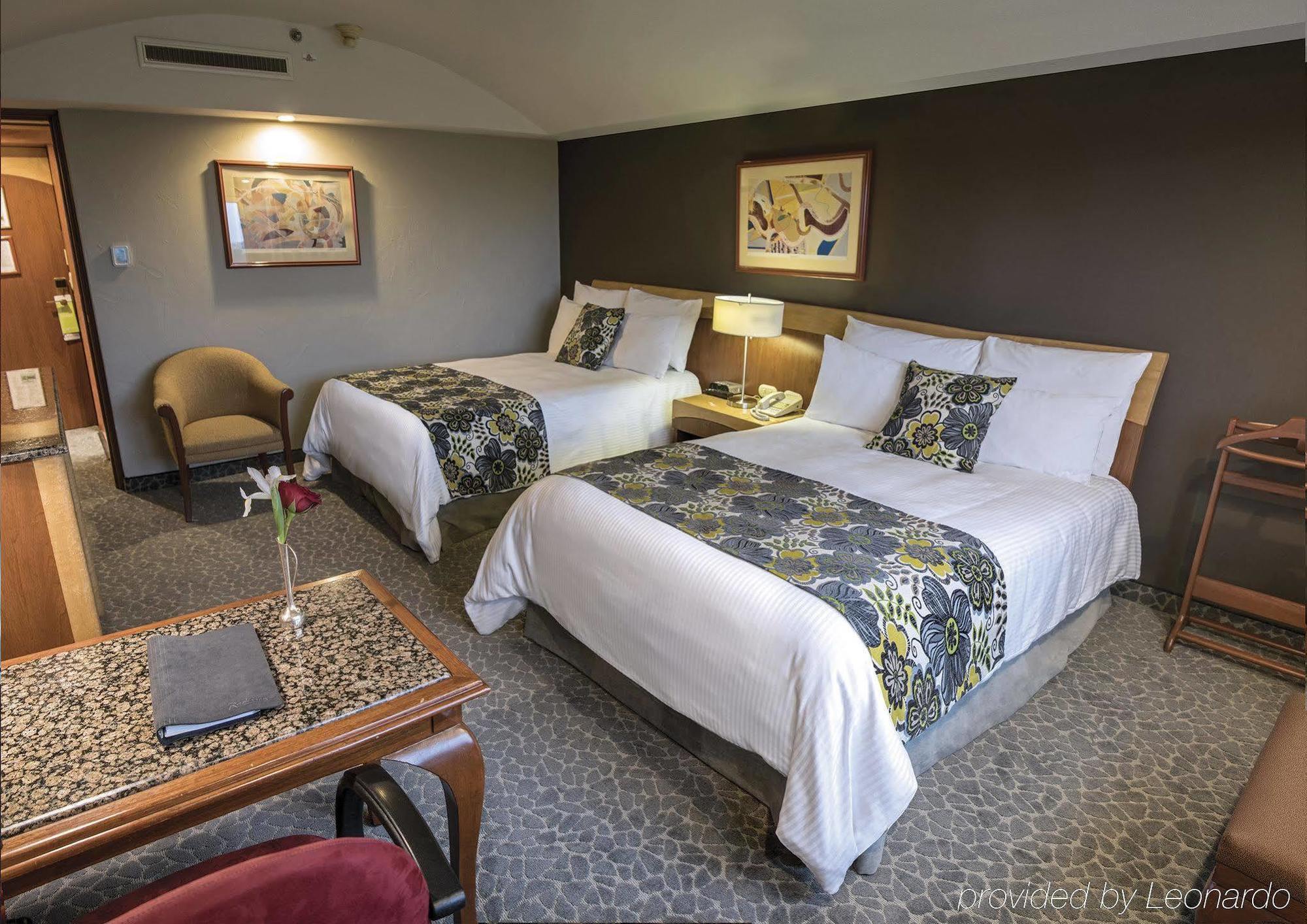 Courtyard By Marriott Revolucion Hotel 4*
