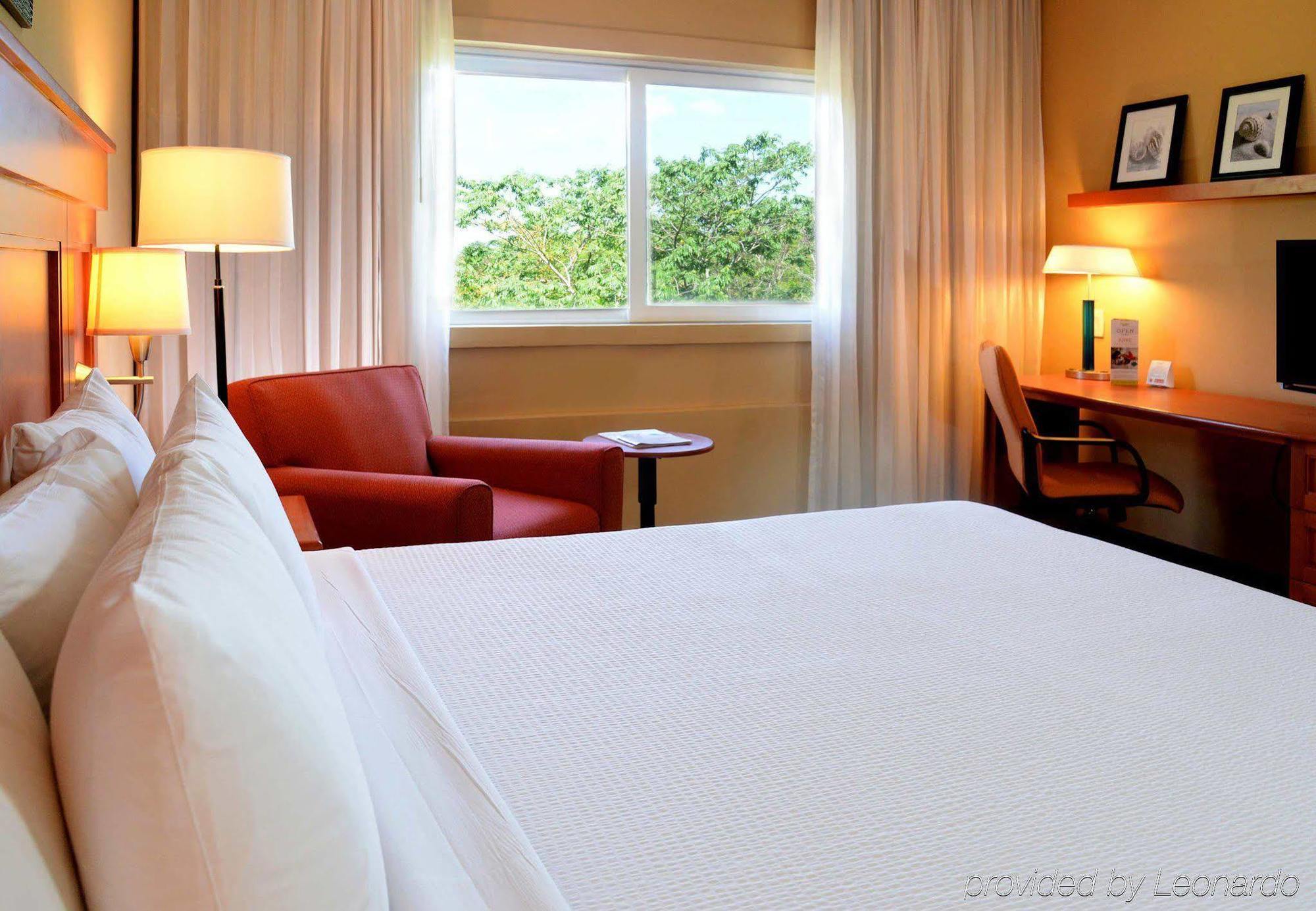 Courtyard By Marriott Cancun Airport Hotel