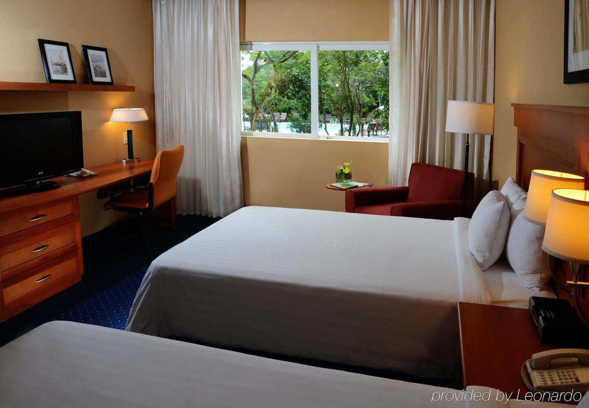Hotel Courtyard By Marriott Cancun Airport 4*