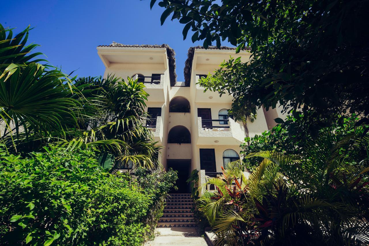 Aquatech Derosa Aparthotel Akumal