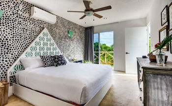 Aura Hotel 3*