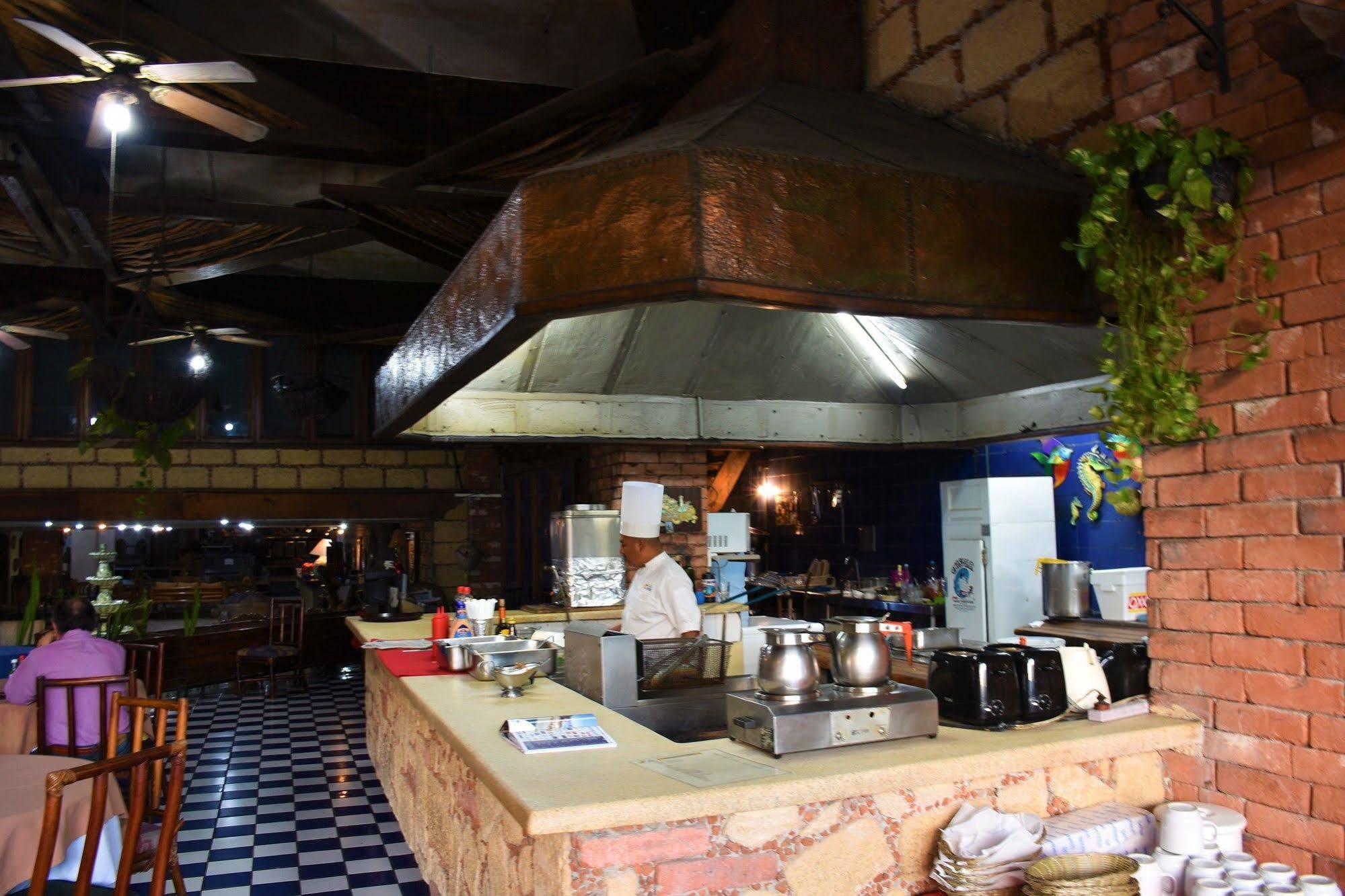 Del Sol Hotel 4*