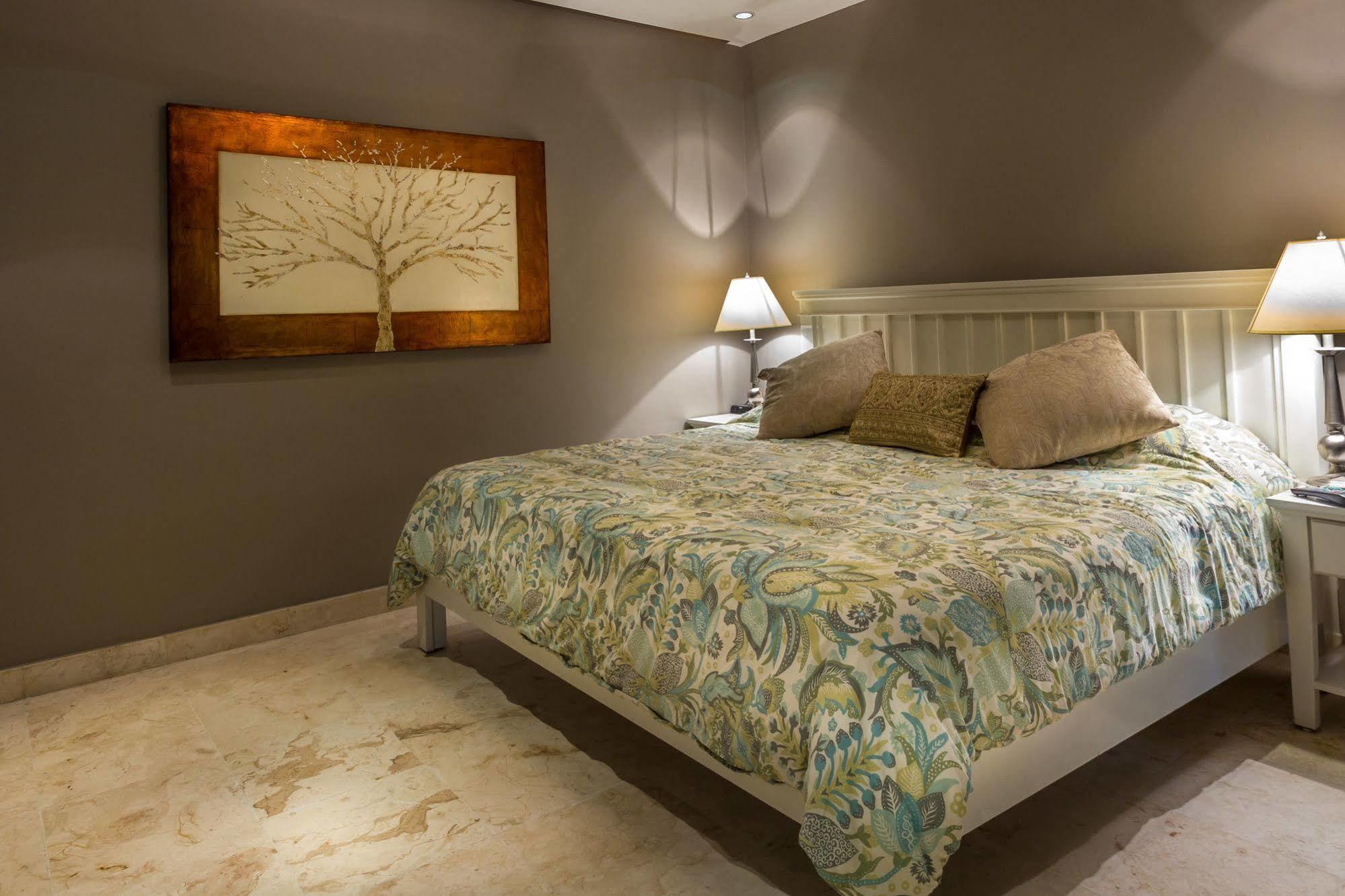 Aparthotel The Elements Oceanfront & Beachside