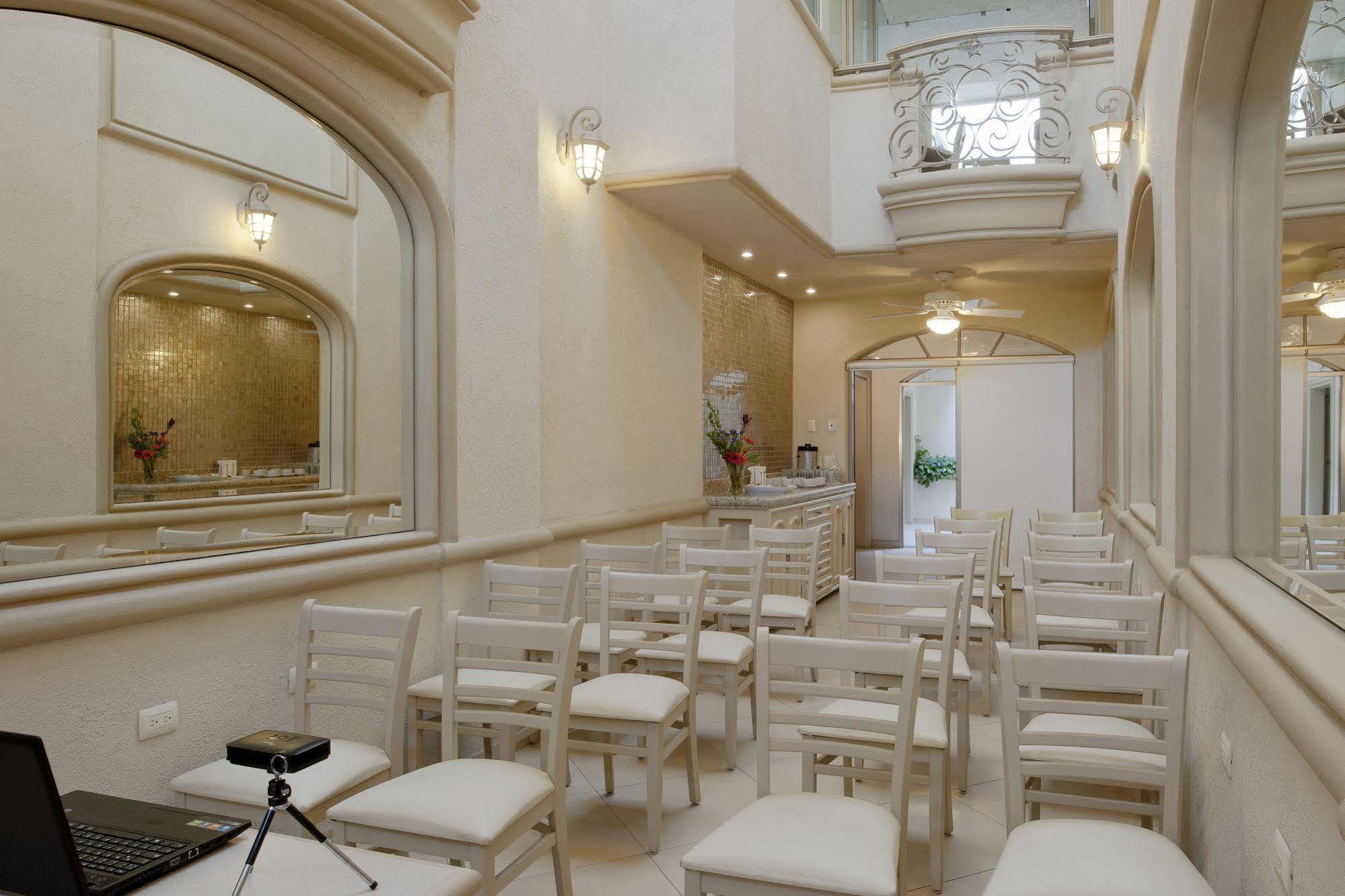 & Quinta Magna Hotel