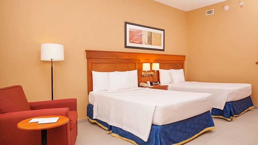 Courtyard By Marriott Cancun Airport 4*