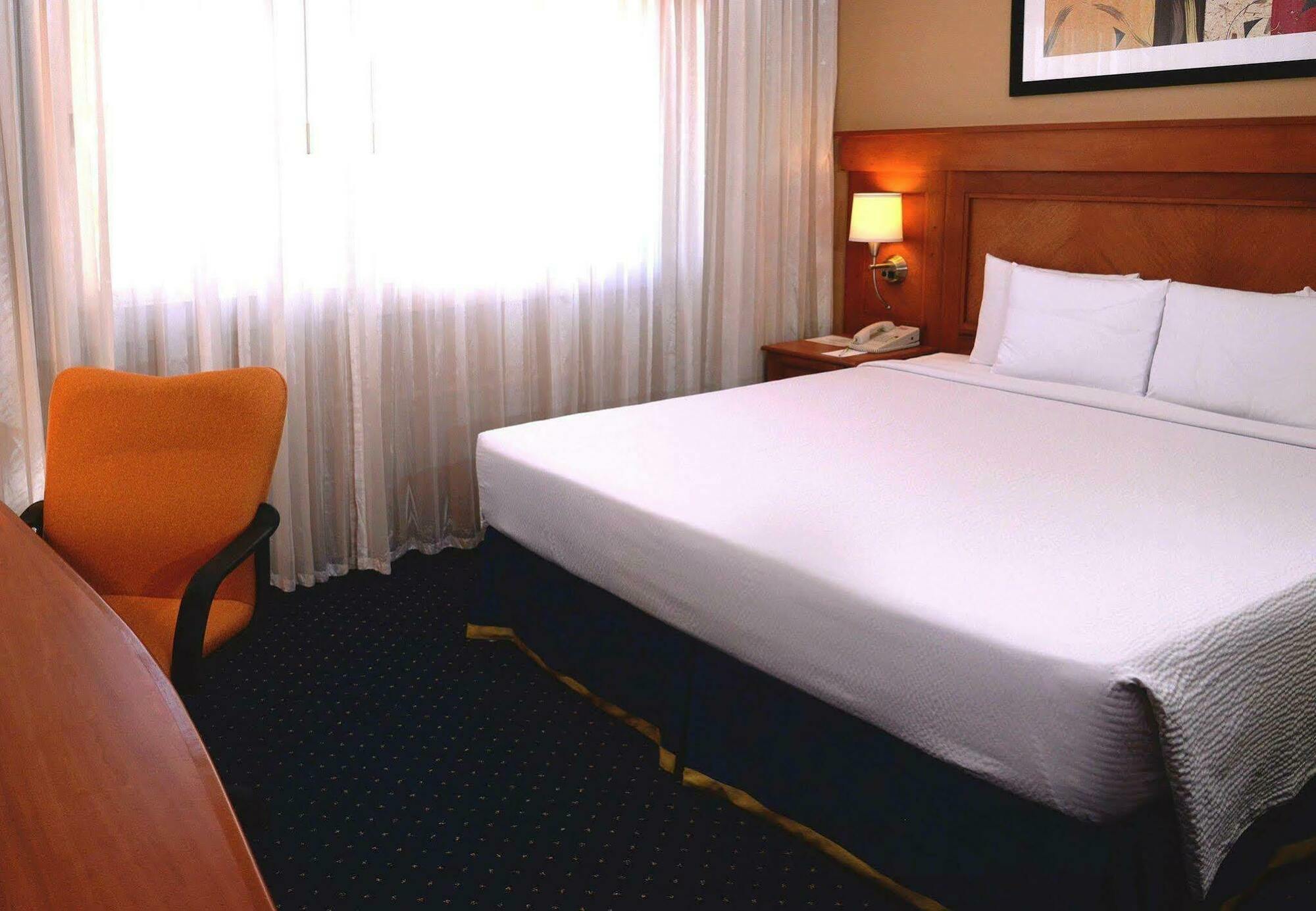 Courtyard By Marriott Cancun Airport 4*