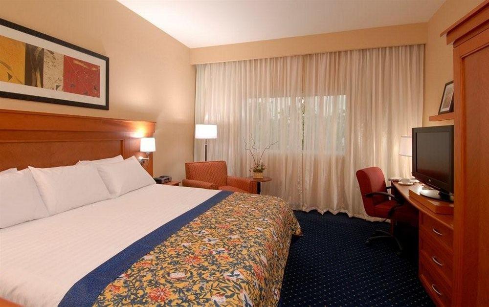 Courtyard By Marriott Cancun Airport Alfredo V. Bonfil