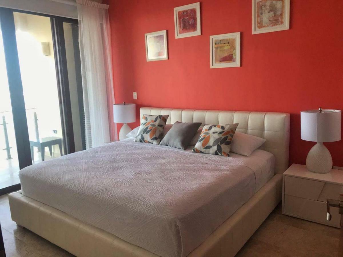 Apartment Deluxe New Beachfront Penthouse In