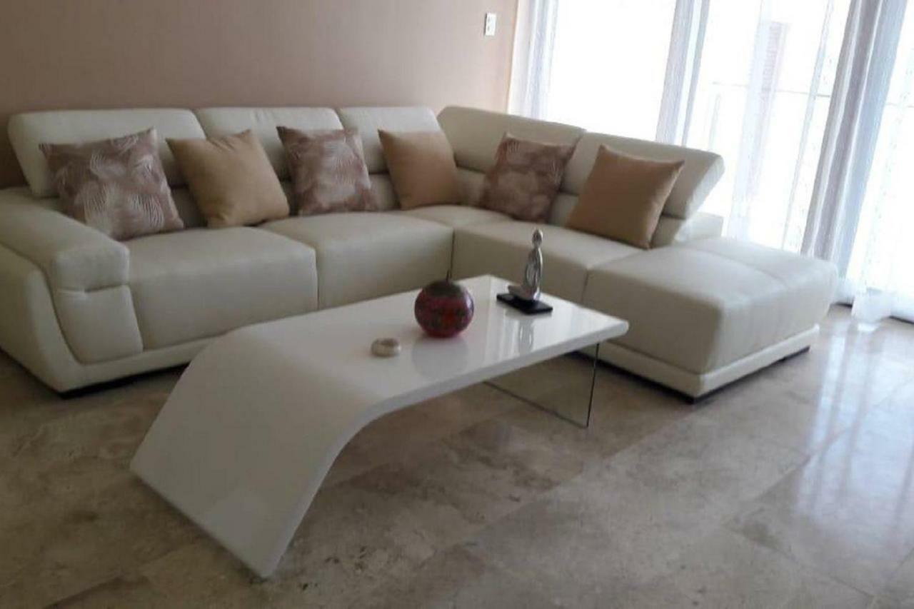 Apartment Deluxe New Beachfront Penthouse In