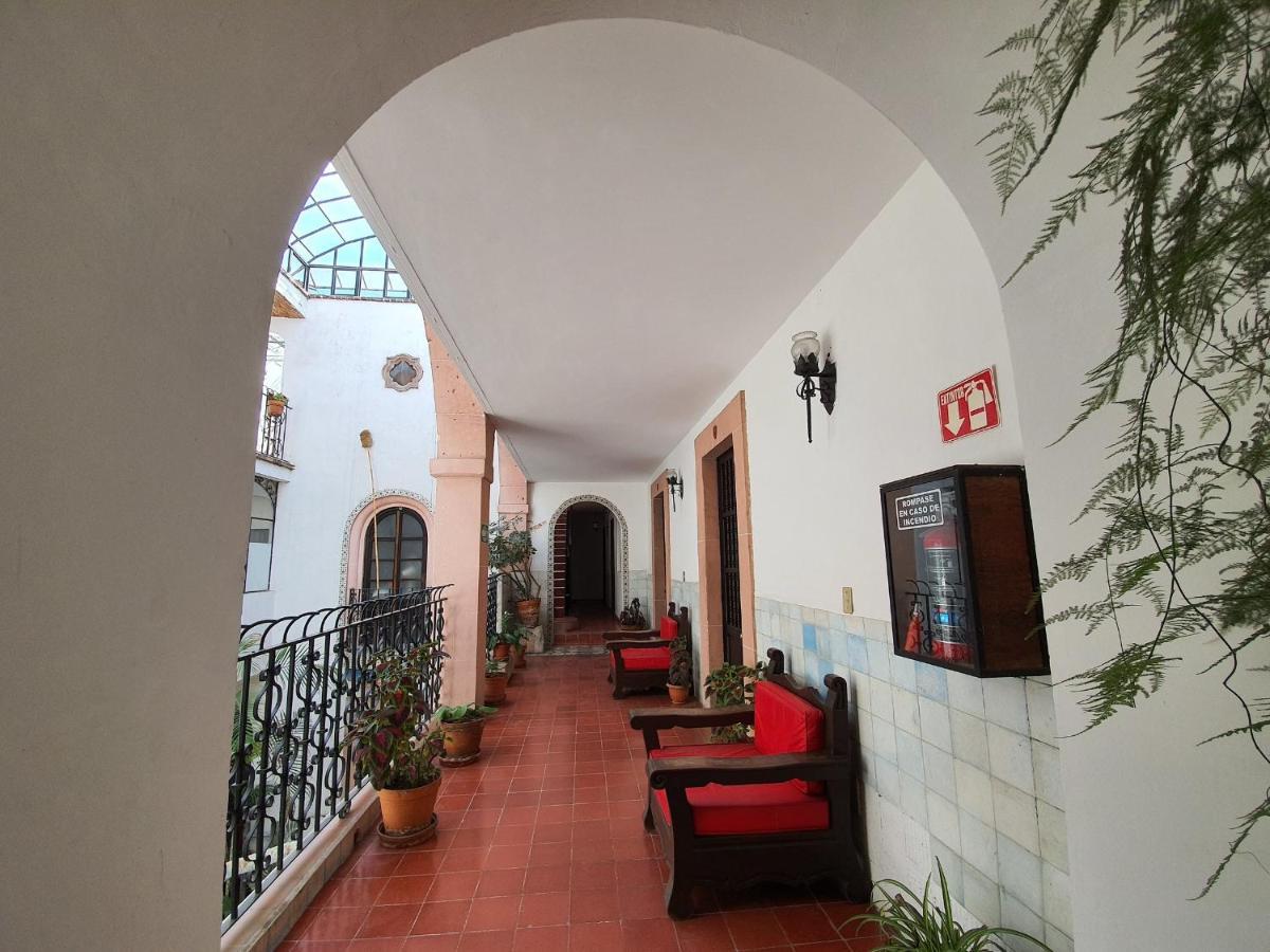 Colonial Restaurante & Bar 2*