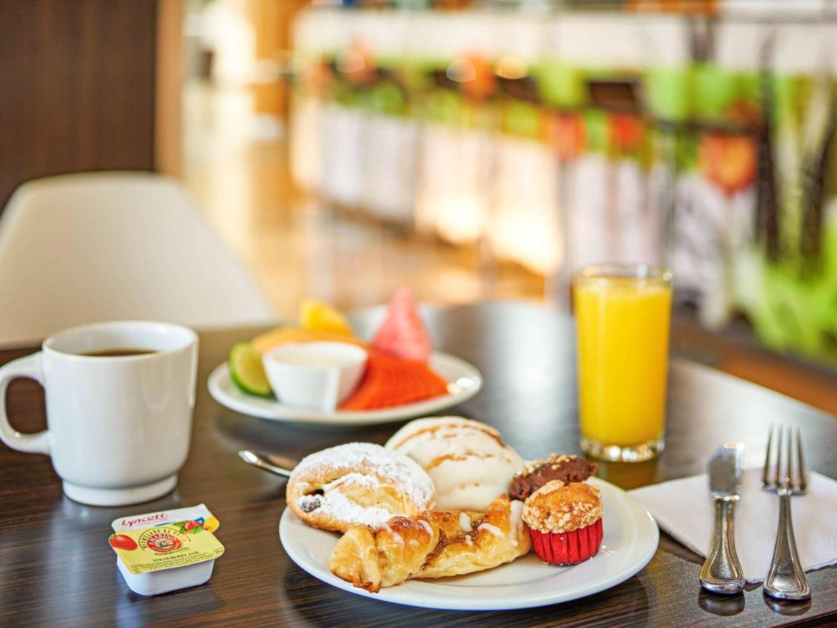 Ibis Monterrey Valle 3*
