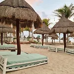 Hermosa Villa En Tulum Country Club Acceso A Playa