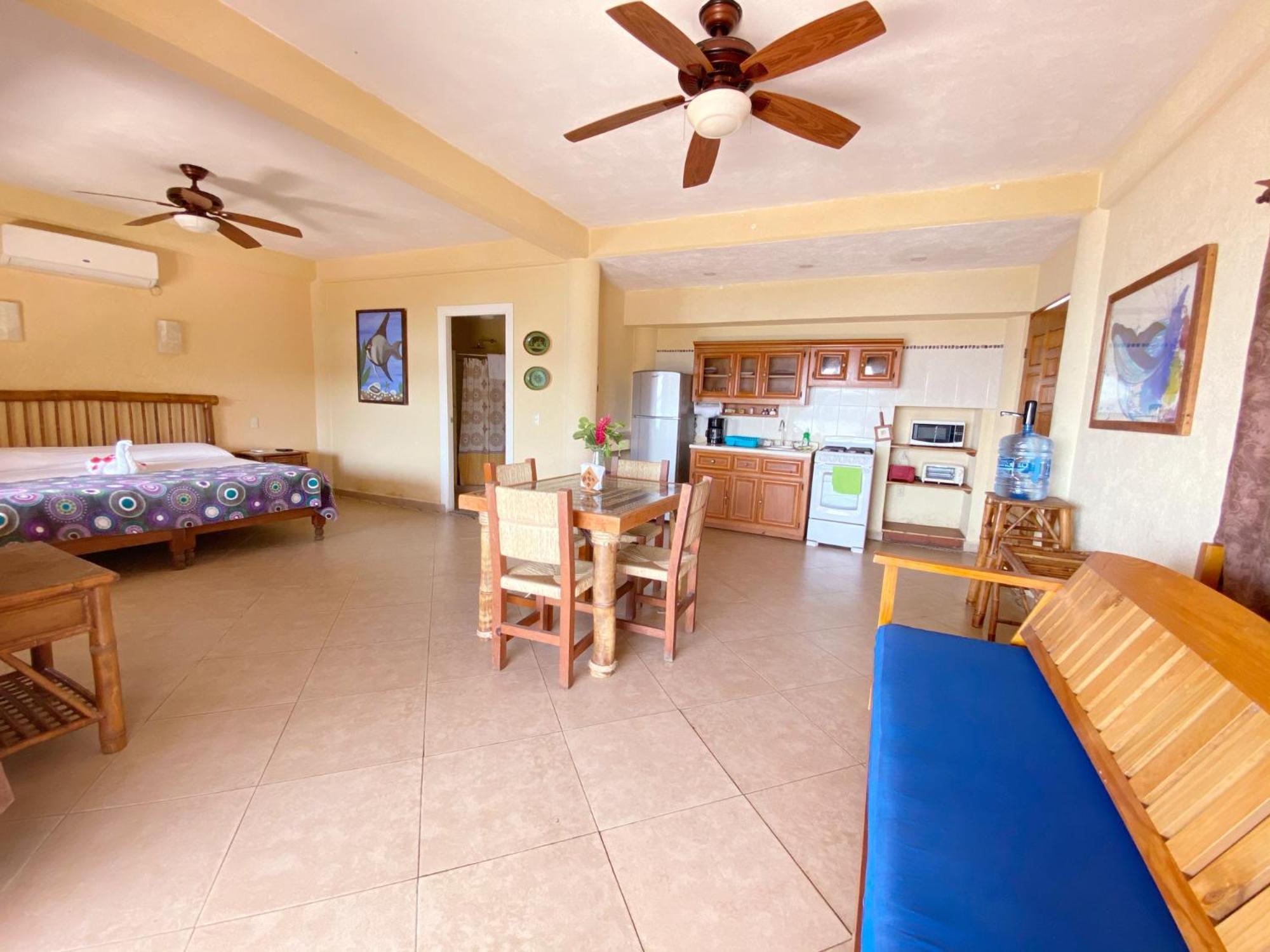 Aparthotel La Madera Zihuatanejo