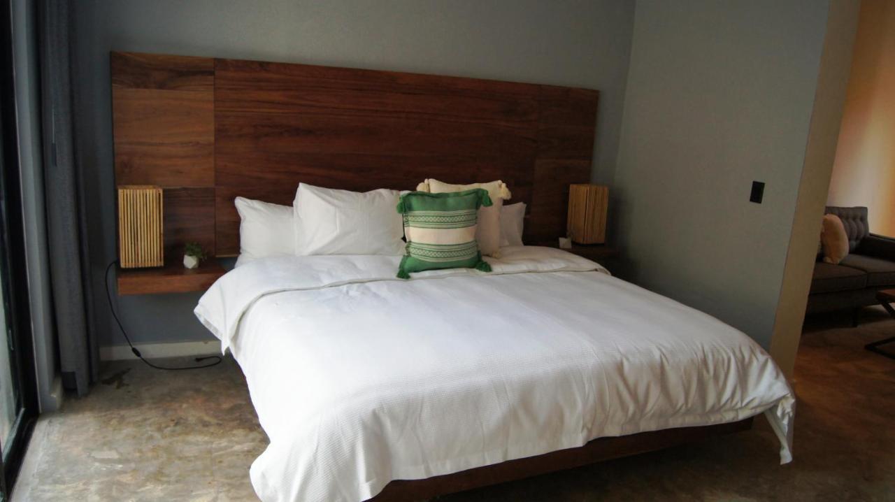 Unknown Hotel 4*