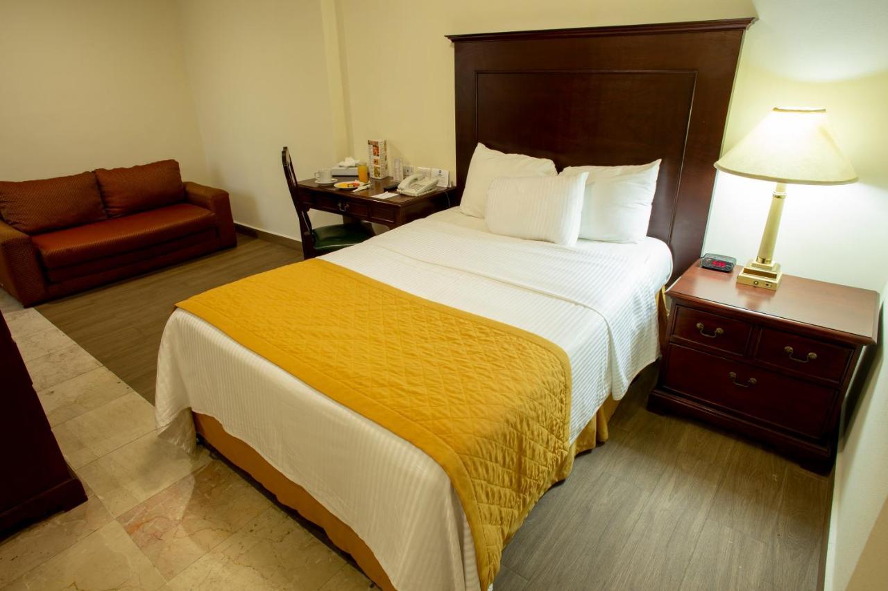 Plaza Calzada Hotel 3*