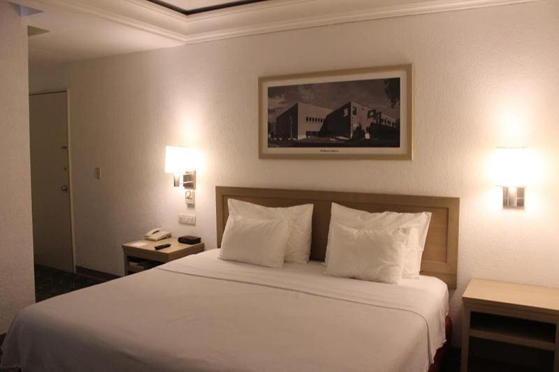 Hotel Macroplaza 4*
