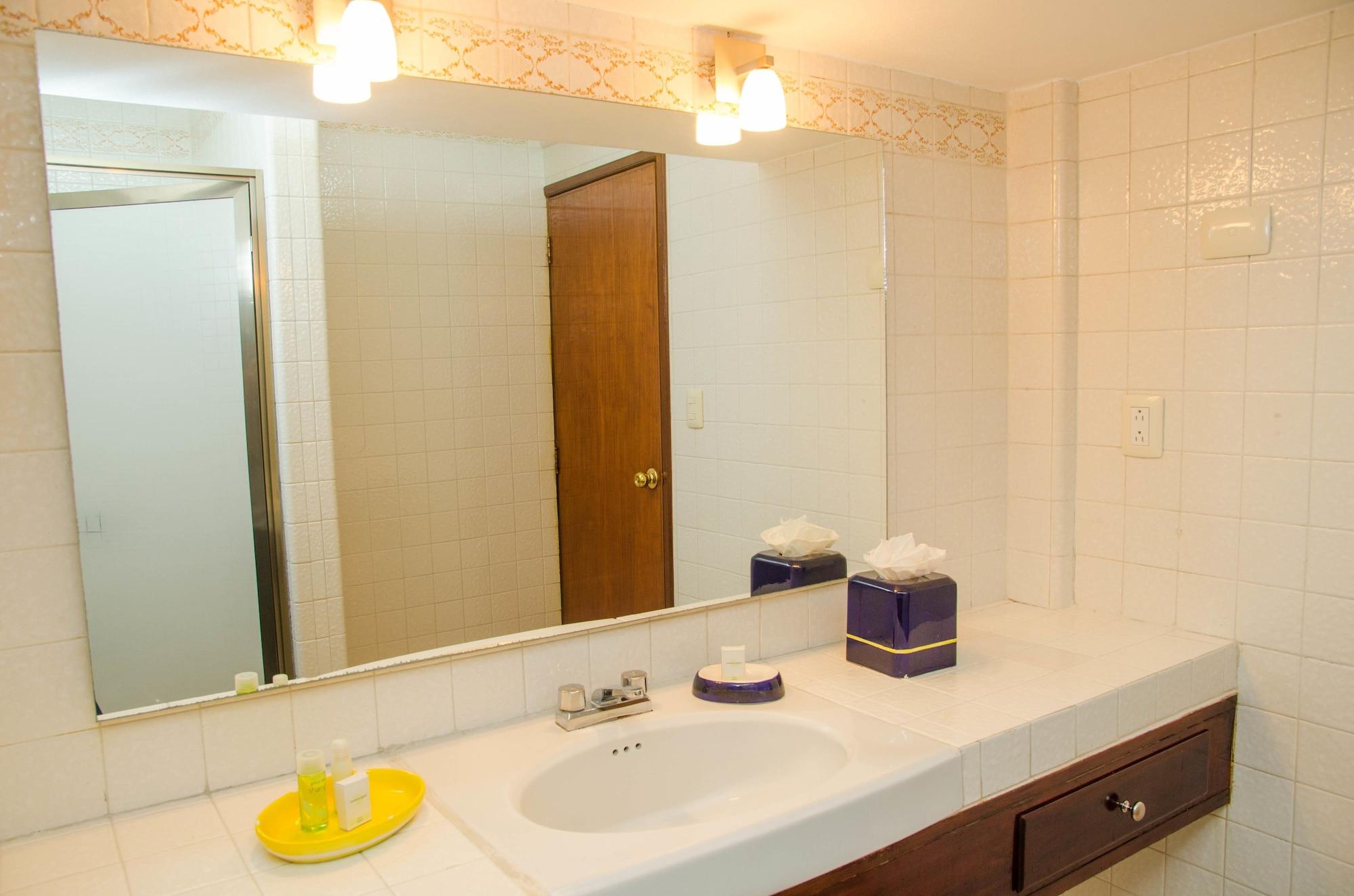 Colonial Hotel 3*