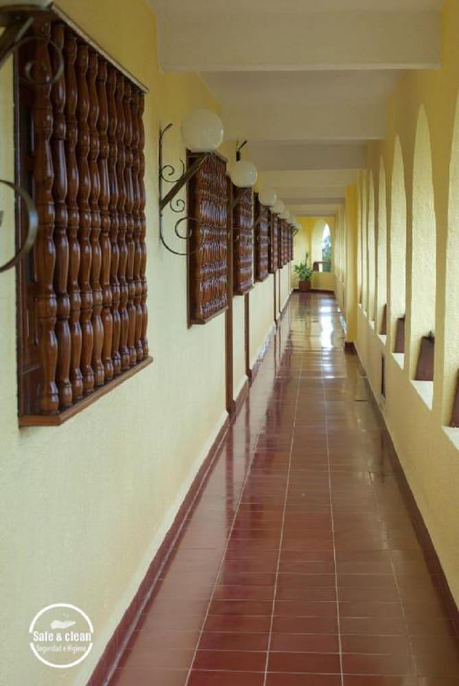Colonial Hotel 3*