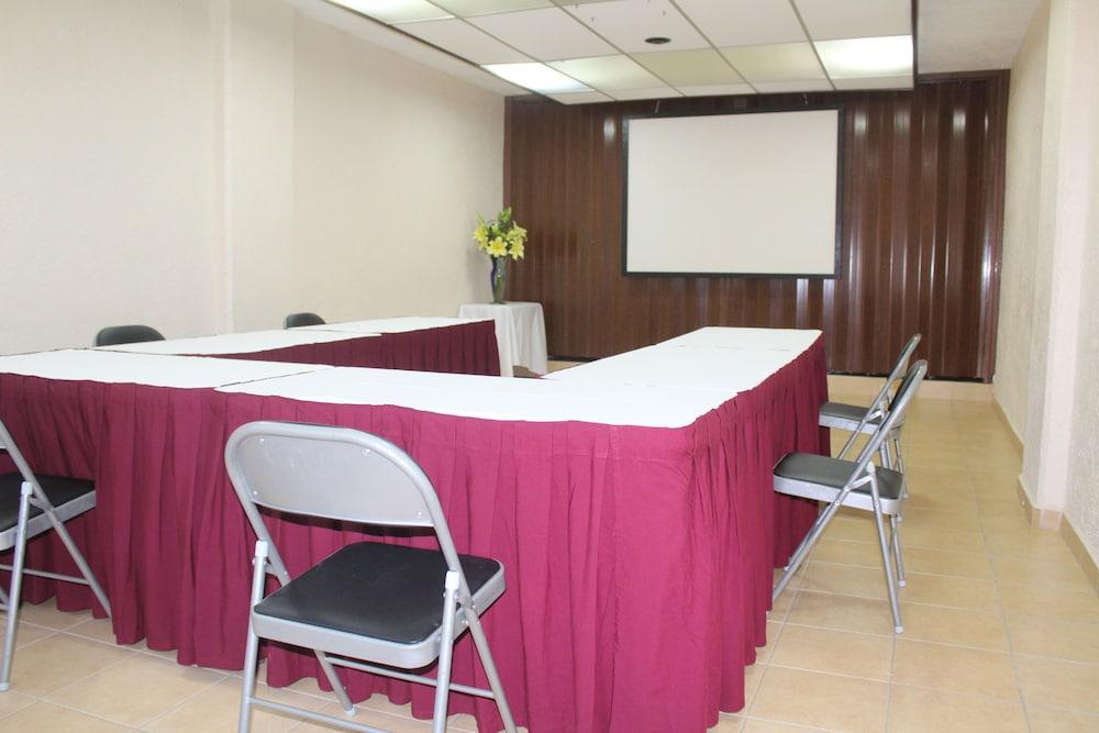 Hotel Colonial 3*