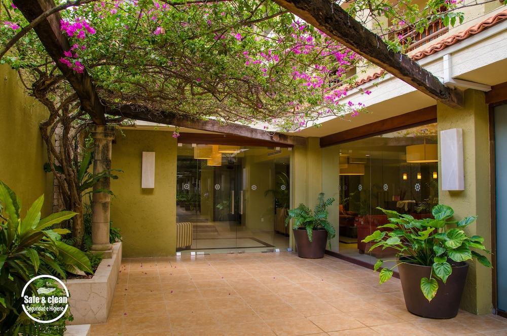 Colonial Hotel 3*