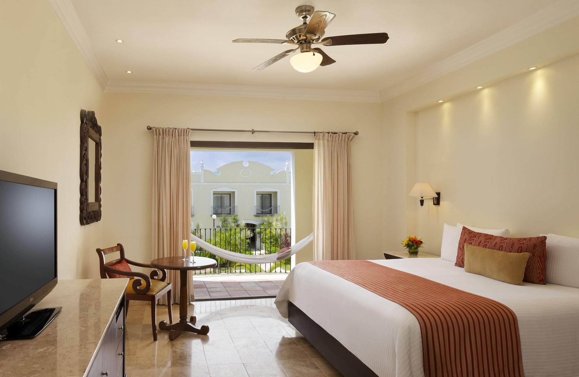 Resort Dreams & Tulum